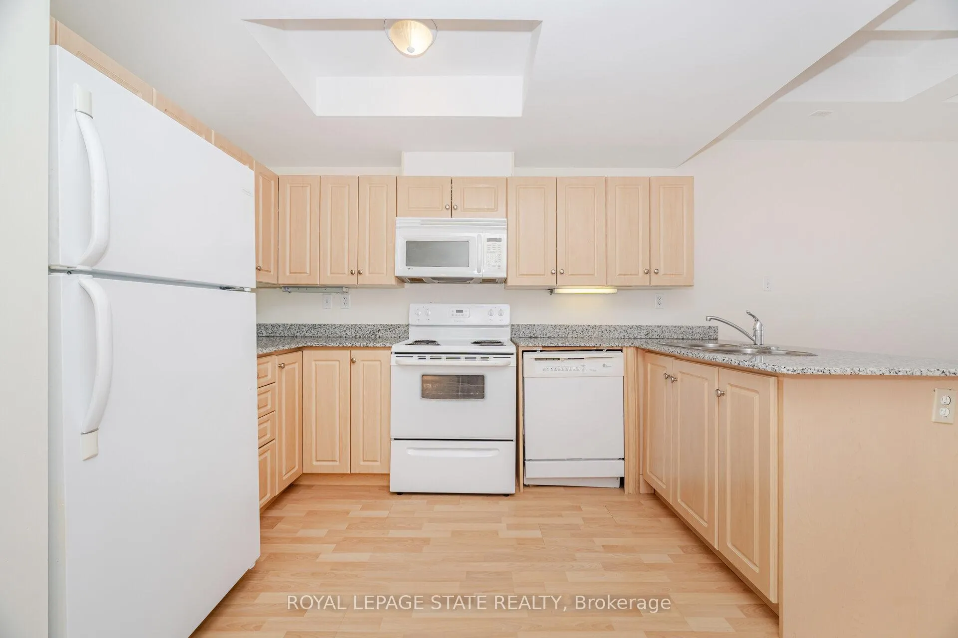 Photo 9 of Unit 1605, 135 James Street S, Hamilton, Durand — HOMEH