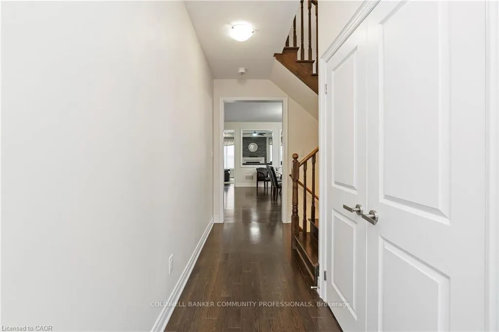 Photo 5 of 4 Macbean Crescent, Hamilton, Waterdown — HOMEH