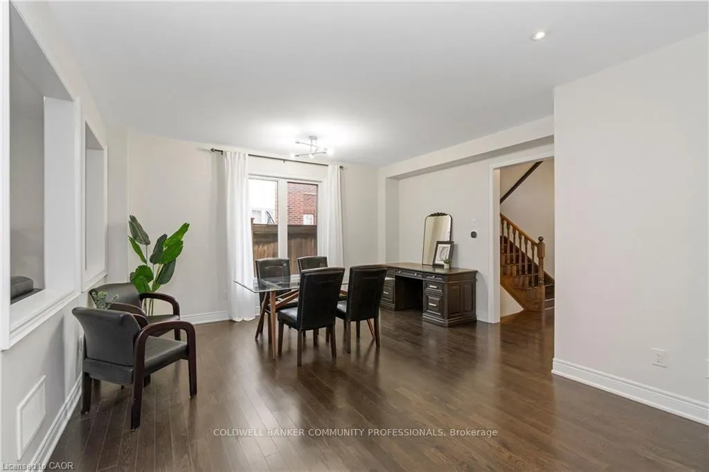 Photo 8 of 4 Macbean Crescent, Hamilton, Waterdown — HOMEH