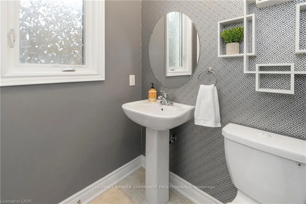 Photo 16 of 4 Macbean Crescent, Hamilton, Waterdown — HOMEH
