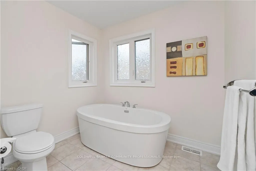 Photo 23 of 4 Macbean Crescent, Hamilton, Waterdown — HOMEH
