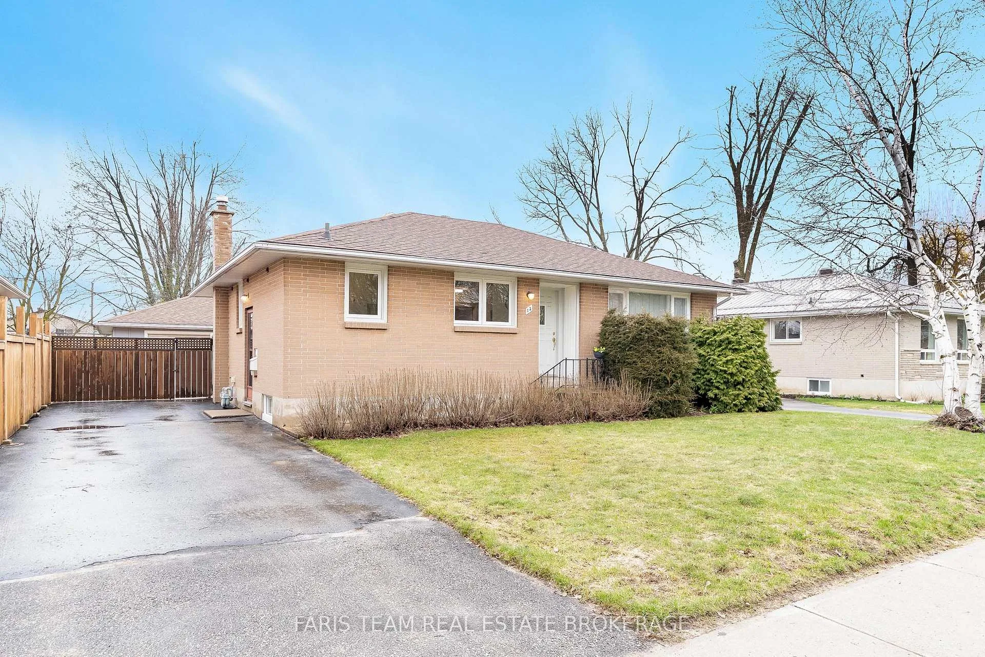 Photo 3 of 12 Marion Crescent, Barrie, Wellington — HOMEH