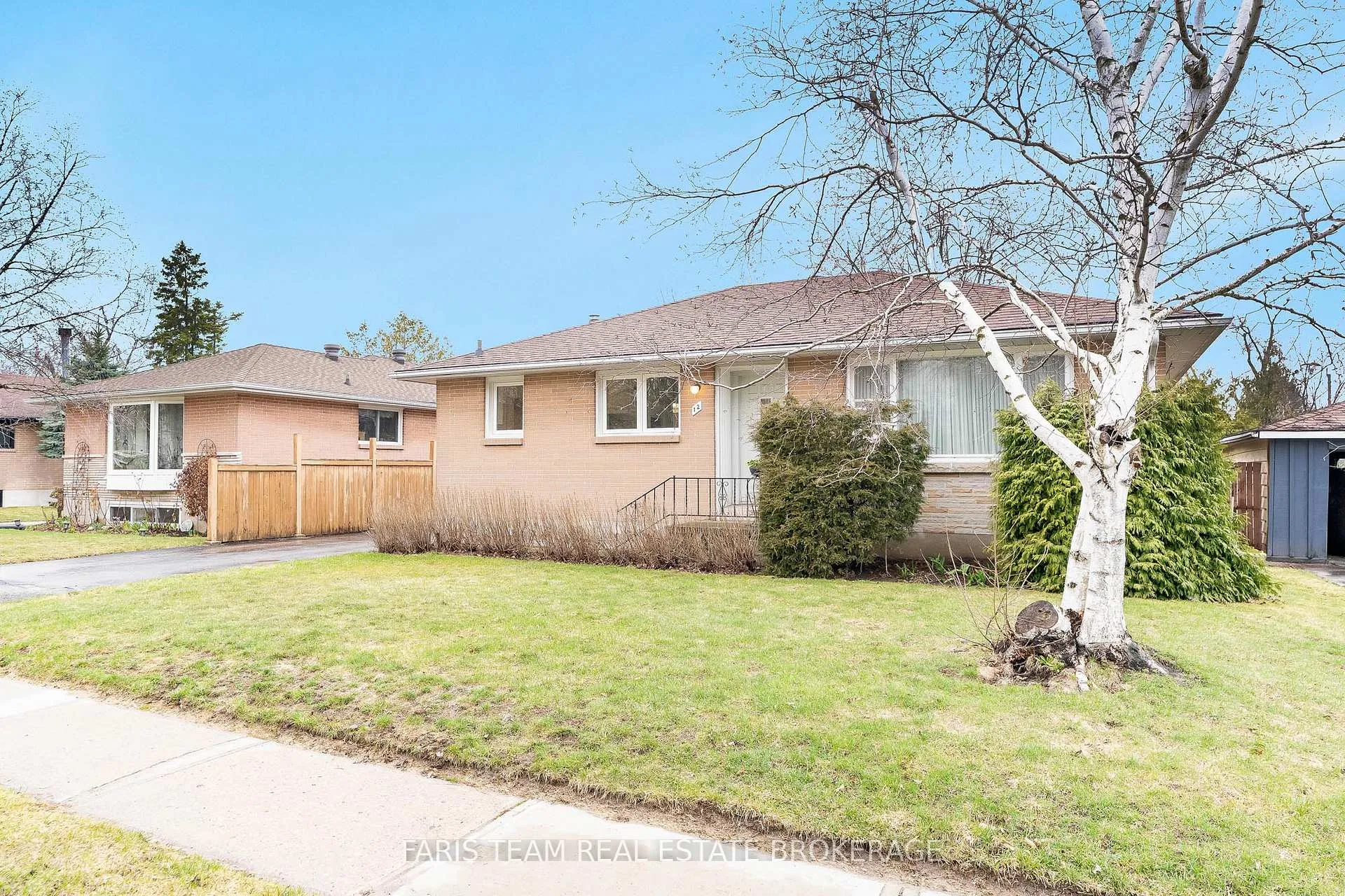 Photo 4 of 12 Marion Crescent, Barrie, Wellington — HOMEH