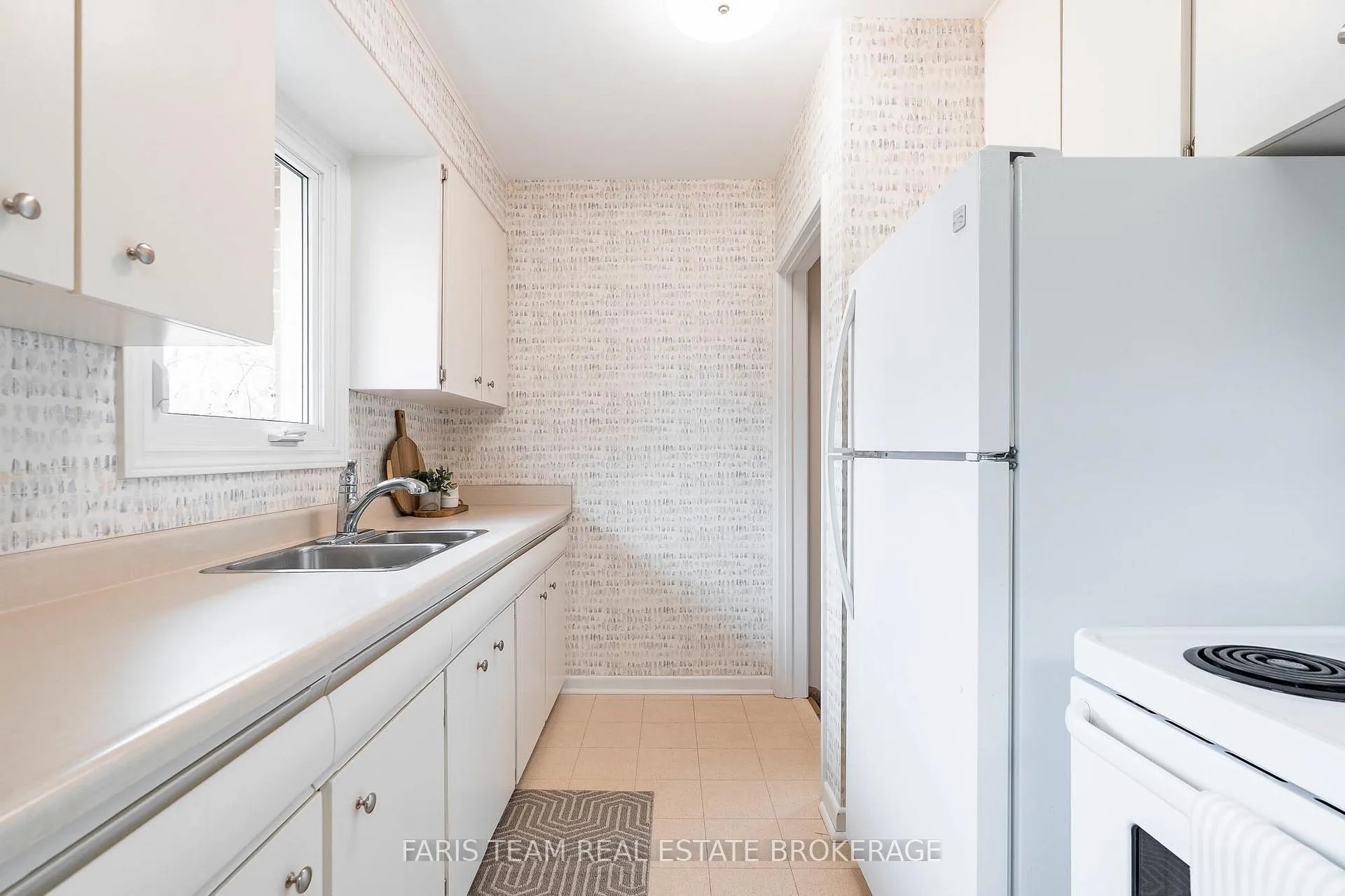 Photo 7 of 12 Marion Crescent, Barrie, Wellington — HOMEH