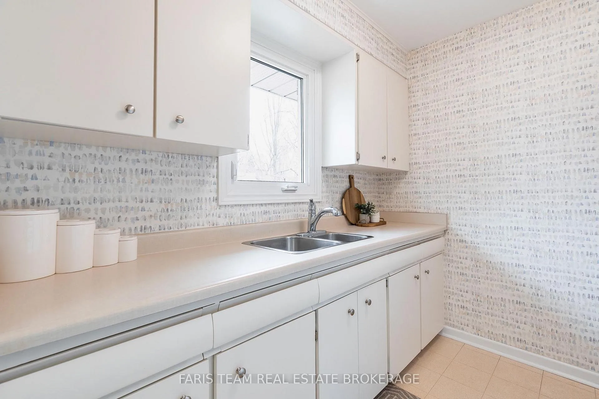 Photo 8 of 12 Marion Crescent, Barrie, Wellington — HOMEH