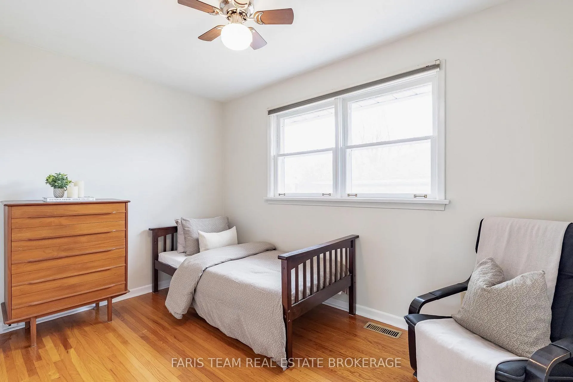 Photo 21 of 12 Marion Crescent, Barrie, Wellington — HOMEH