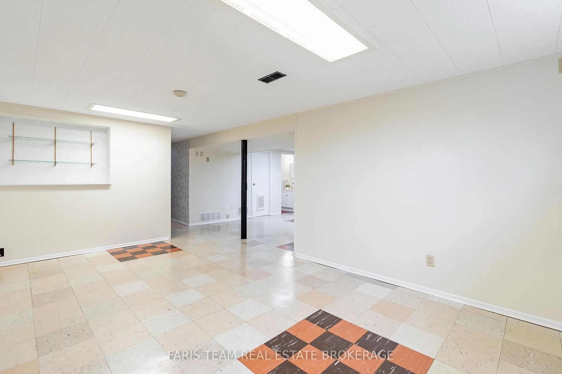 Photo 25 of 12 Marion Crescent, Barrie, Wellington — HOMEH