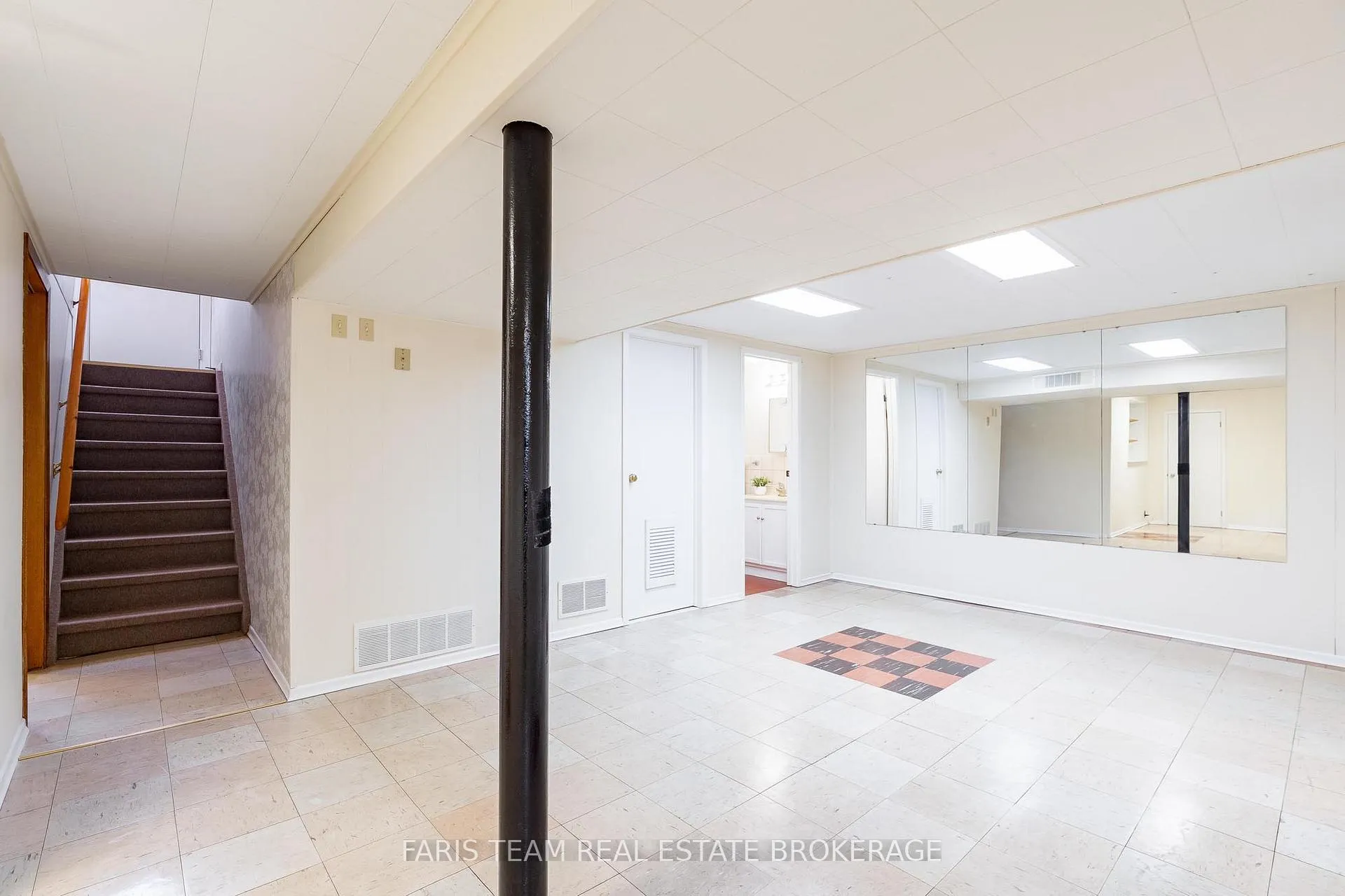 Photo 29 of 12 Marion Crescent, Barrie, Wellington — HOMEH