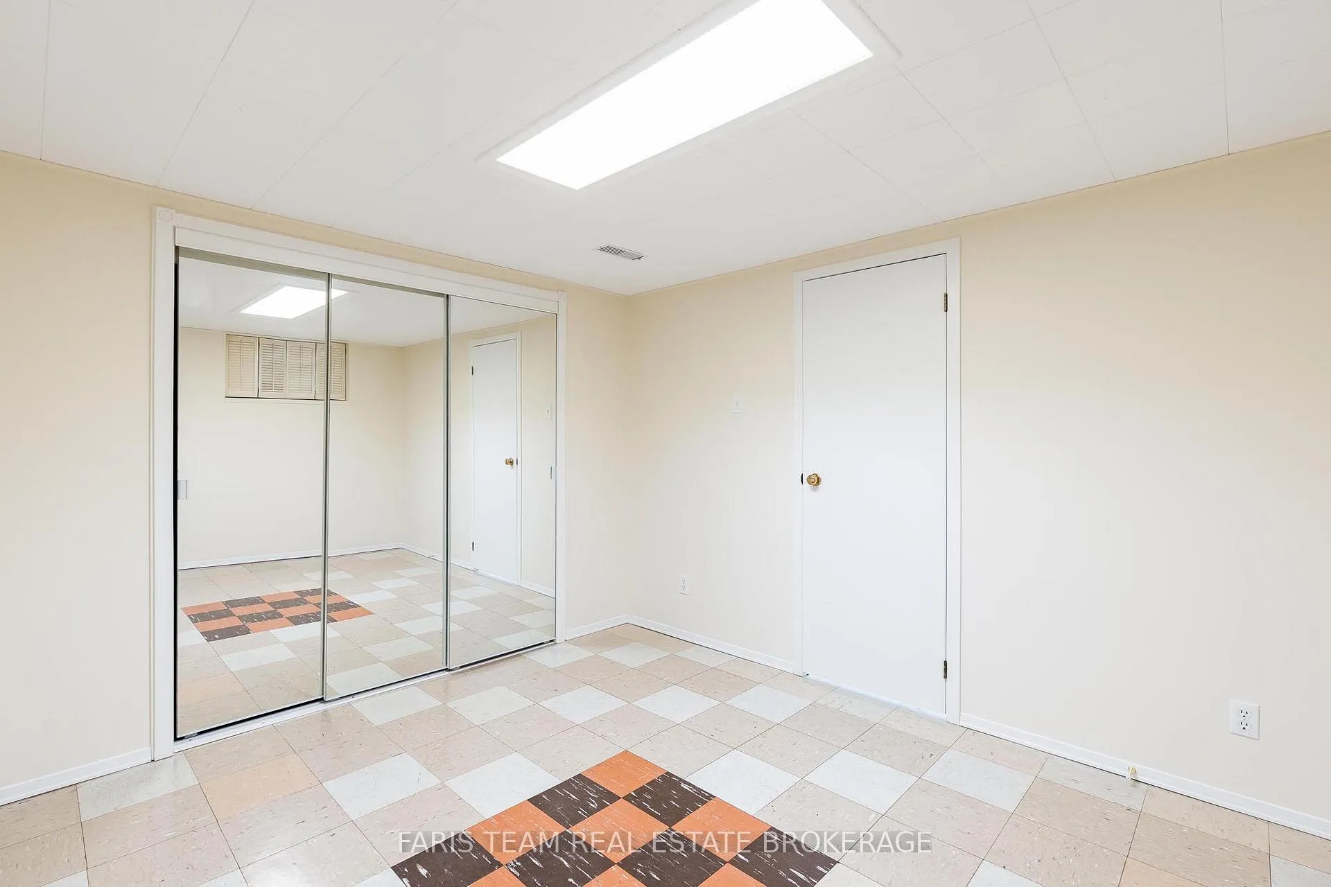 Photo 31 of 12 Marion Crescent, Barrie, Wellington — HOMEH