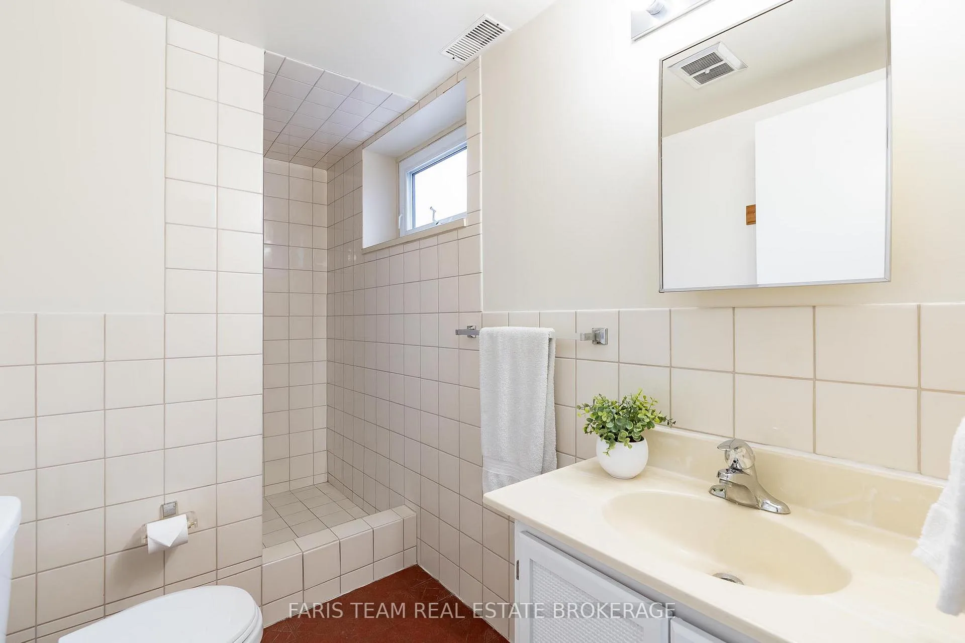 Photo 32 of 12 Marion Crescent, Barrie, Wellington — HOMEH