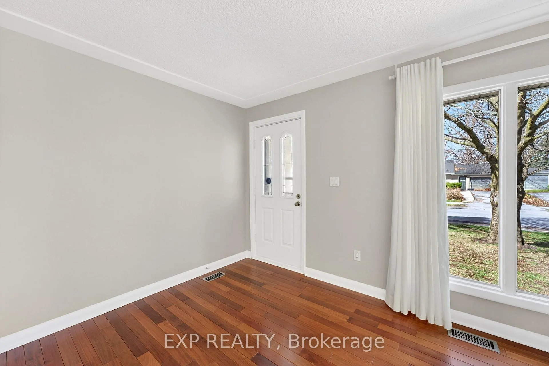 Photo 4 of 390 Mcewen Drive, Kingston, City Southwest — HOMEH