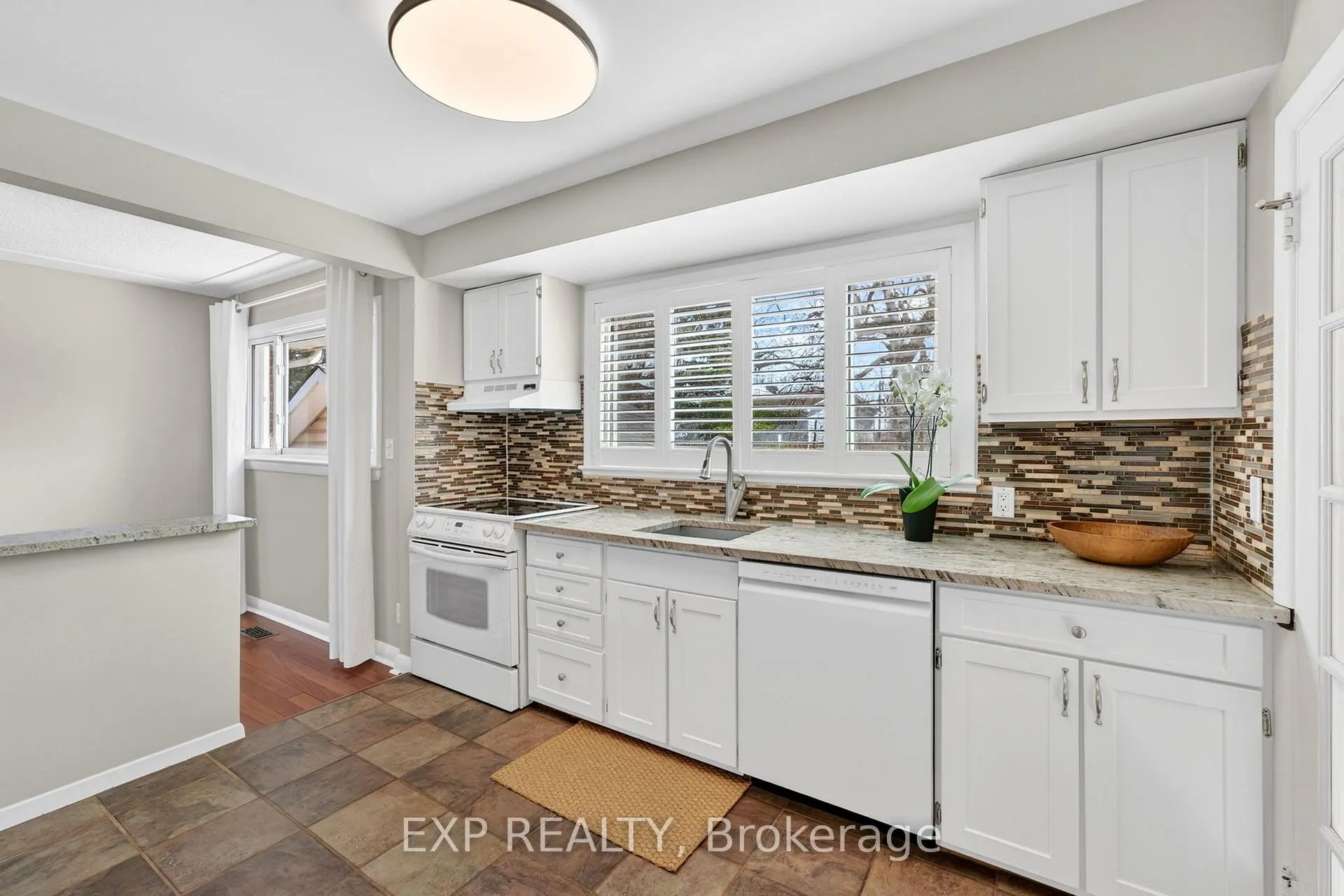 Photo 11 of 390 Mcewen Drive, Kingston, City Southwest — HOMEH