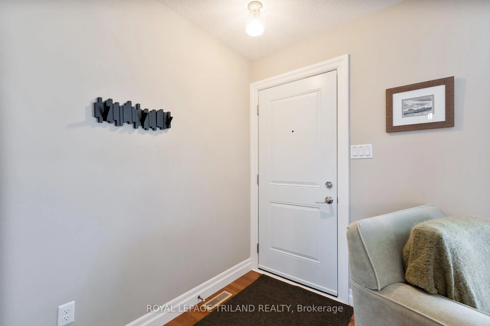 Photo 4 of 41 Dunwich Drive, St. Thomas — HOMEH