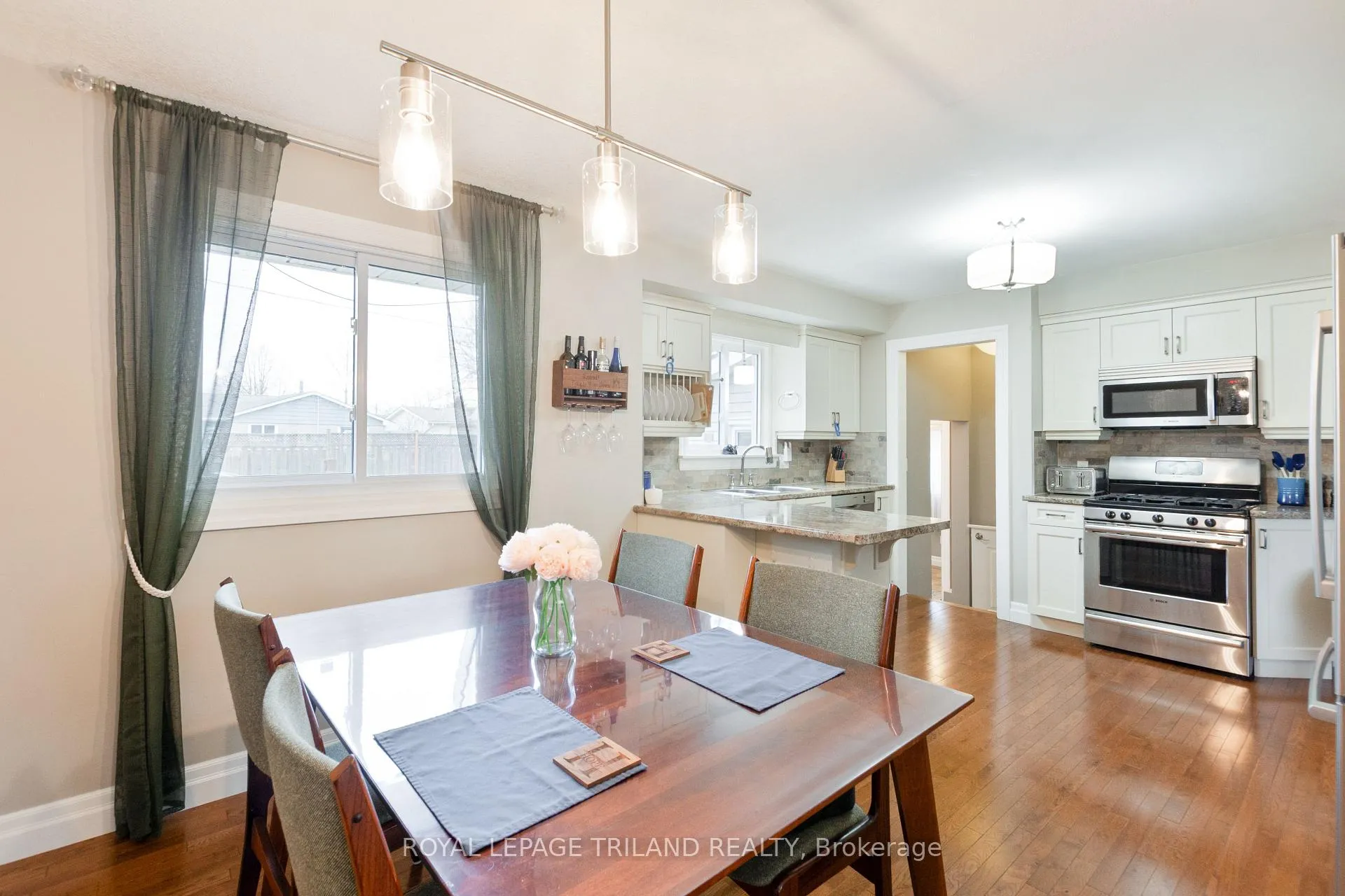 Photo 11 of 41 Dunwich Drive, St. Thomas — HOMEH