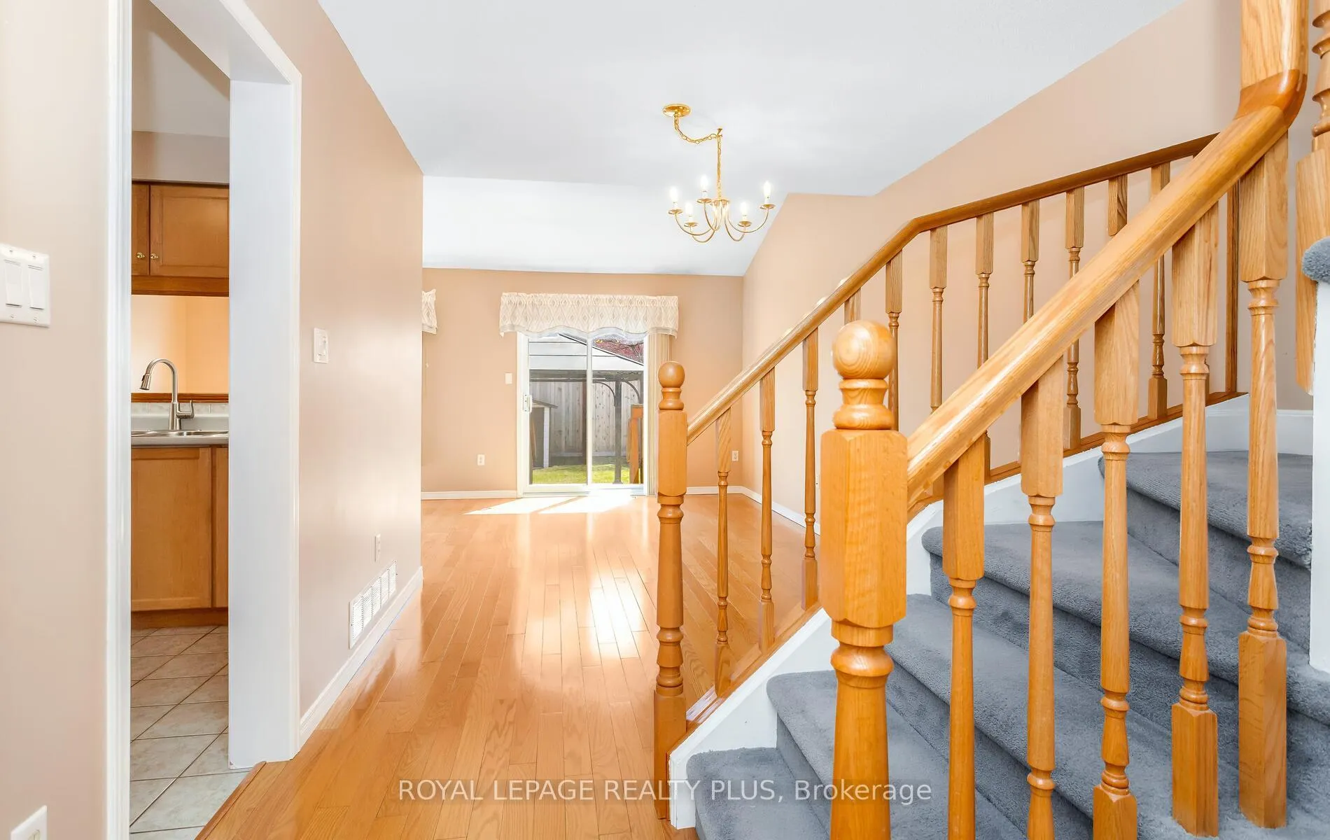 Photo 3 of 1239 Blanshard Drive, Burlington, Tansley — HOMEH