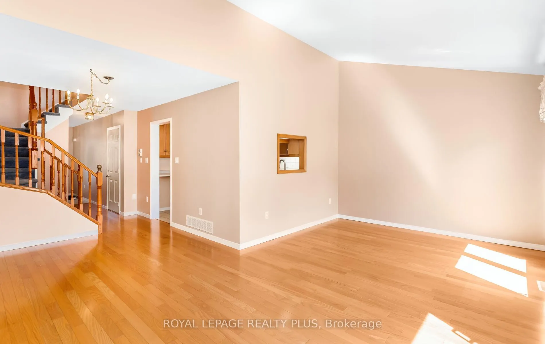 Photo 7 of 1239 Blanshard Drive, Burlington, Tansley — HOMEH
