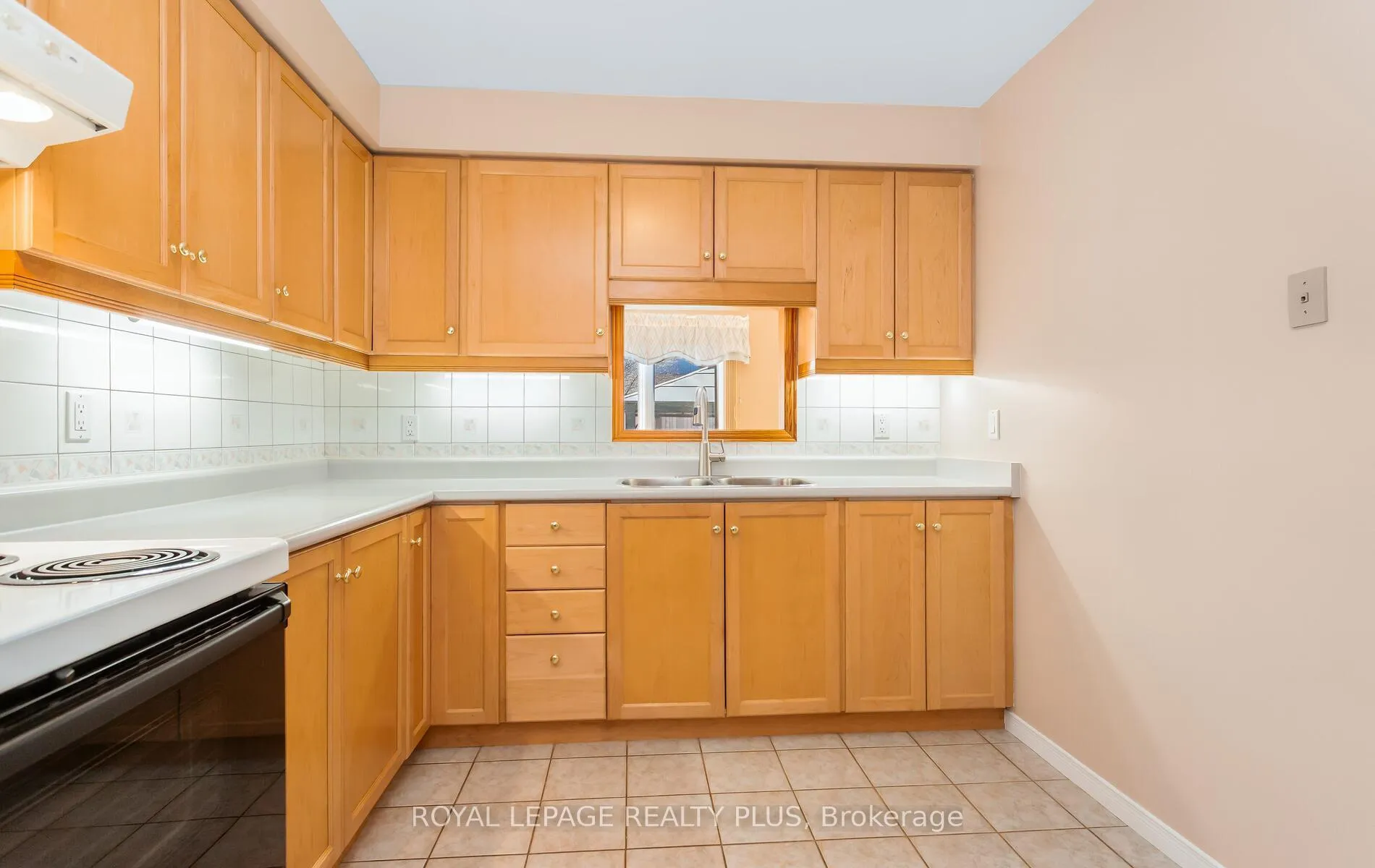 Photo 8 of 1239 Blanshard Drive, Burlington, Tansley — HOMEH