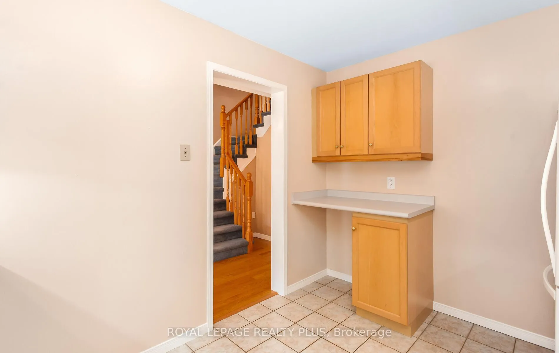 Photo 10 of 1239 Blanshard Drive, Burlington, Tansley — HOMEH