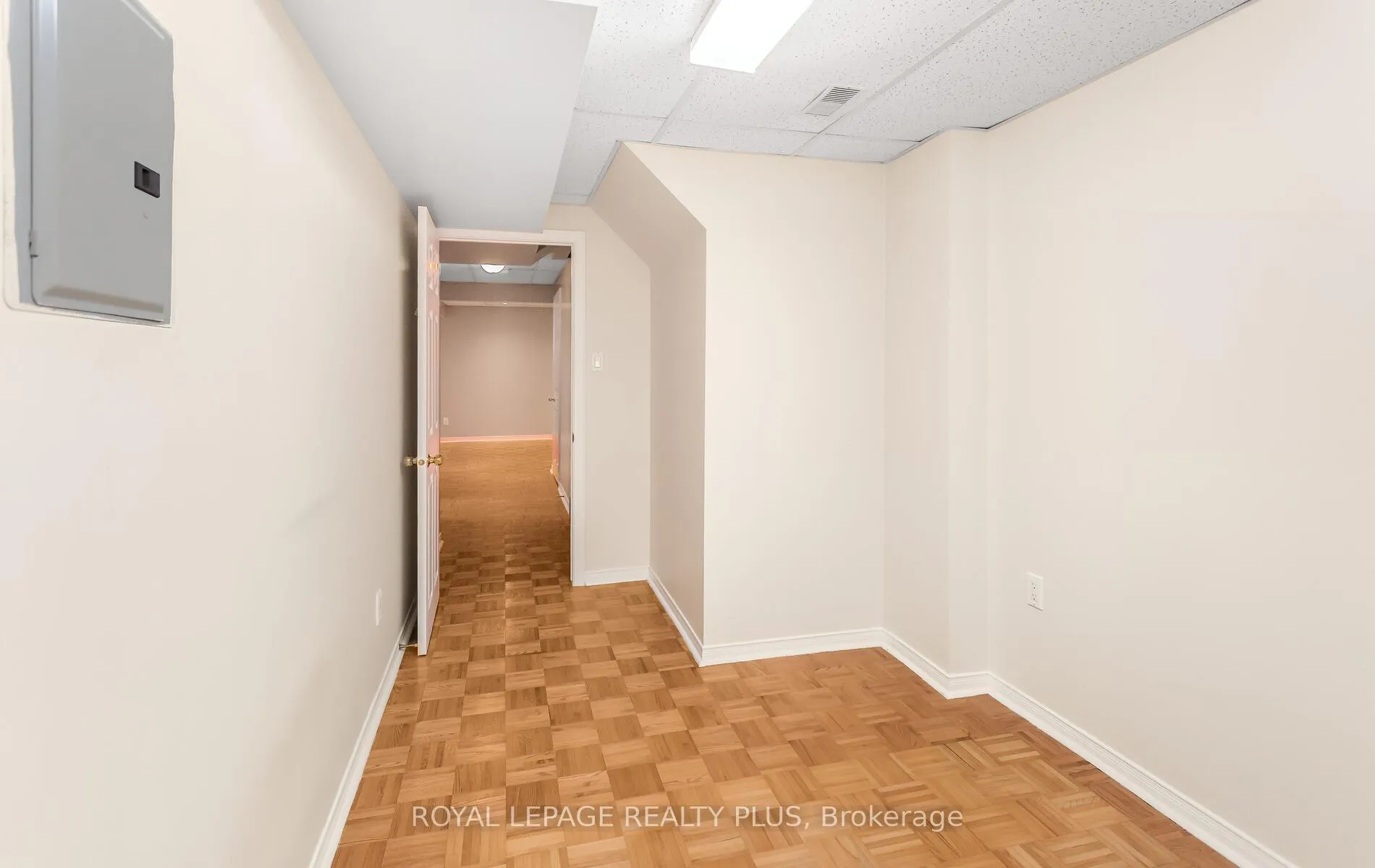 Photo 33 of 1239 Blanshard Drive, Burlington, Tansley — HOMEH