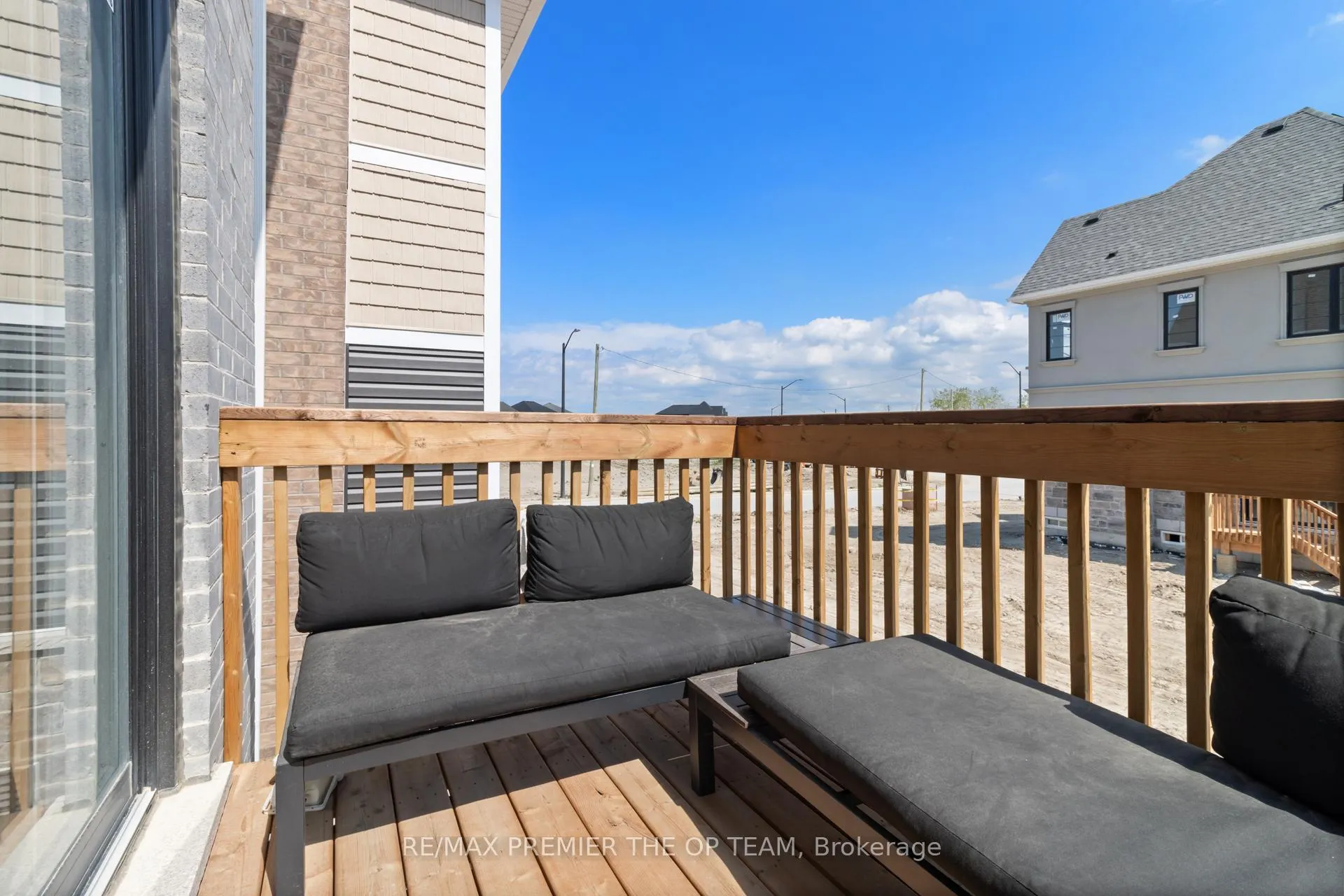 Photo 10 of 655 Newlove Street, Innisfil, Rural Innisfil — HOMEH