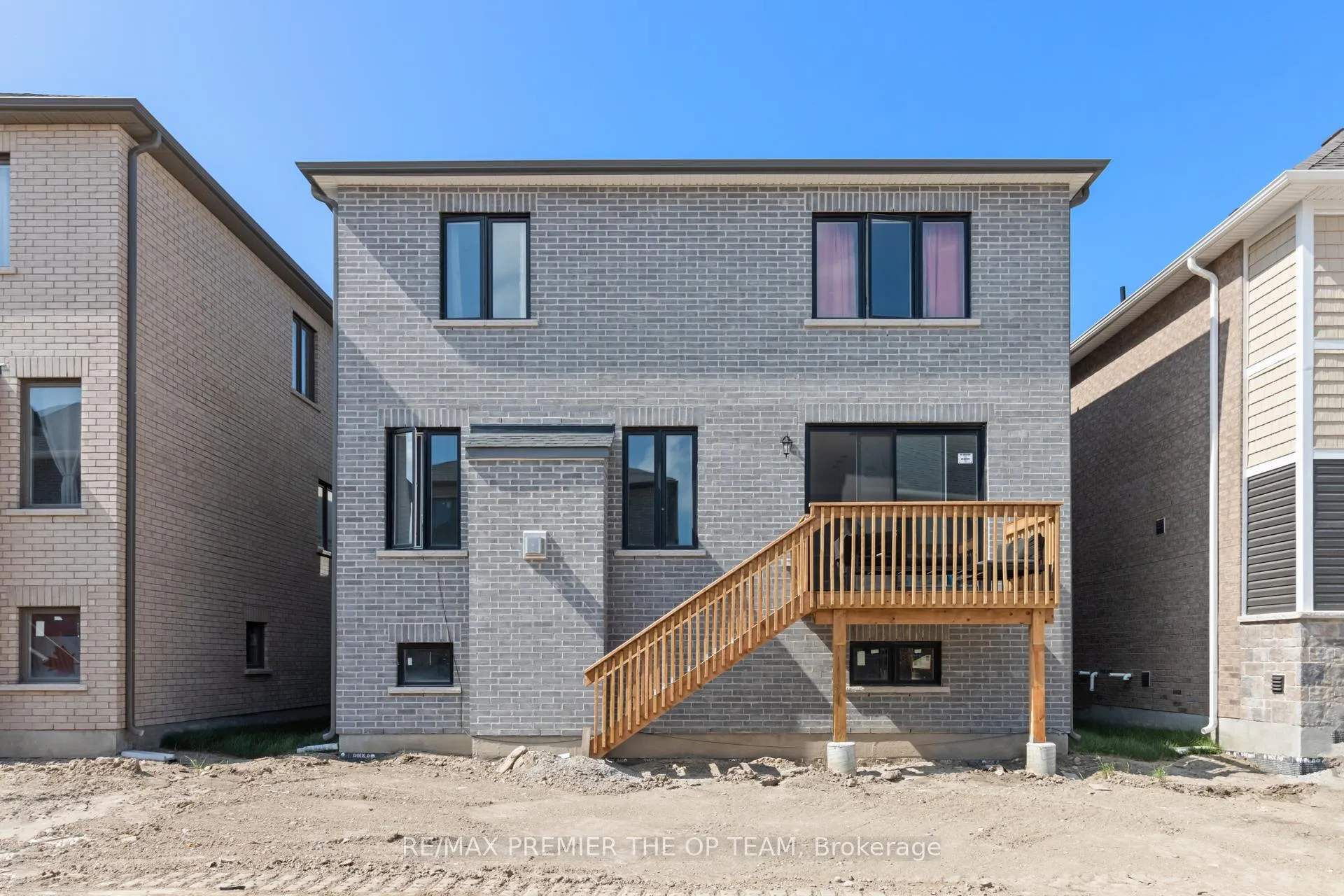 Photo 30 of 655 Newlove Street, Innisfil, Rural Innisfil — HOMEH