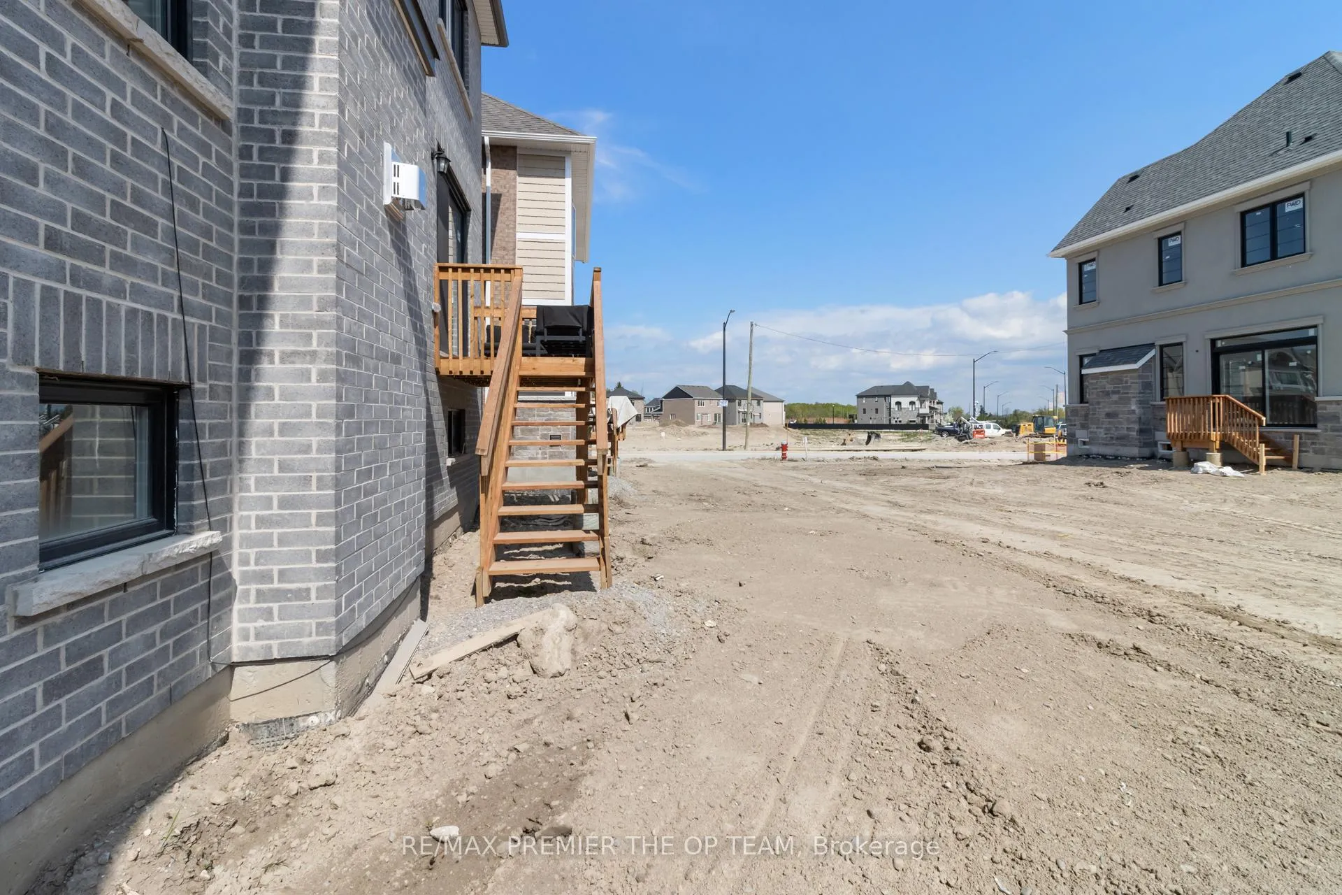 Photo 32 of 655 Newlove Street, Innisfil, Rural Innisfil — HOMEH