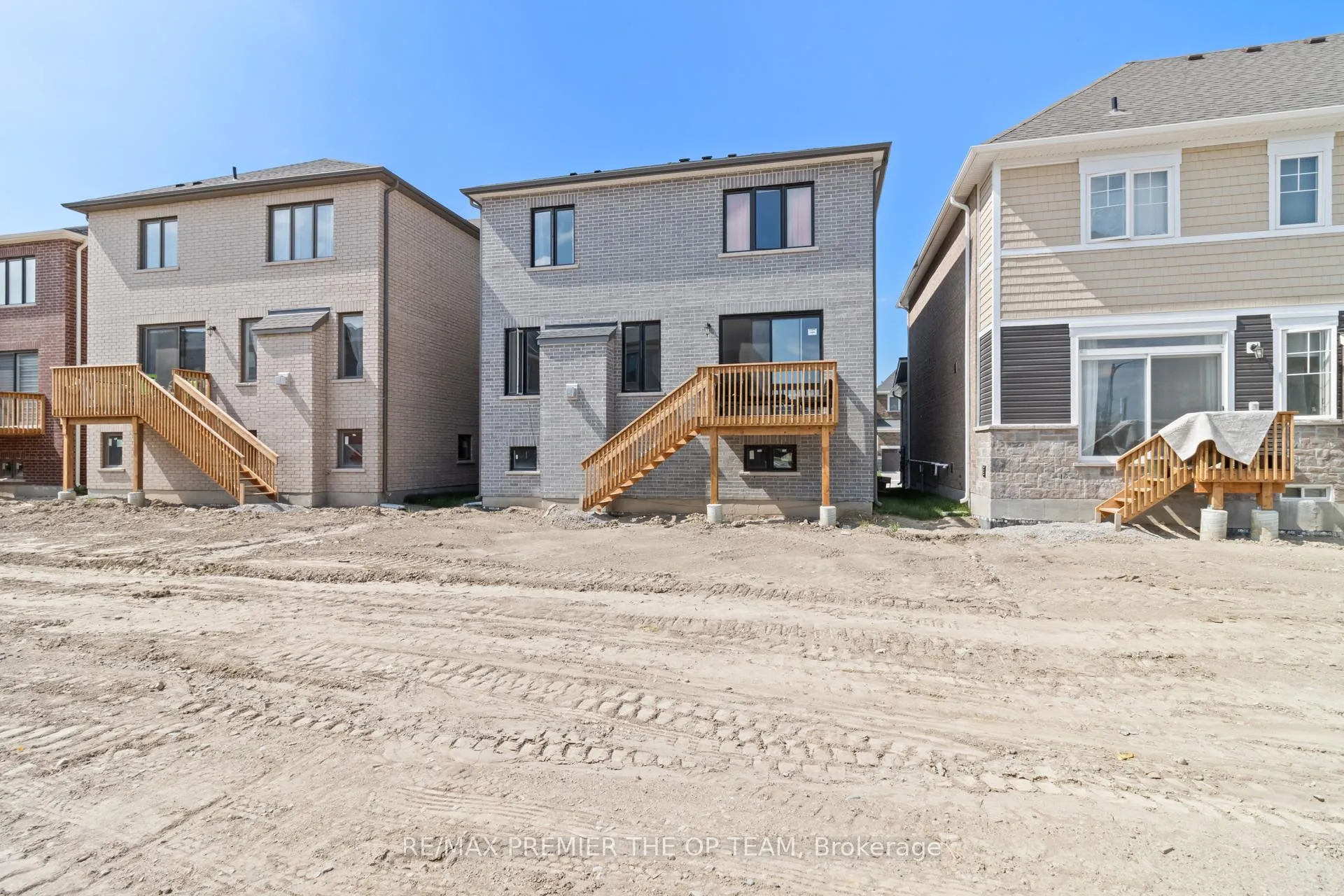 Photo 34 of 655 Newlove Street, Innisfil, Rural Innisfil — HOMEH