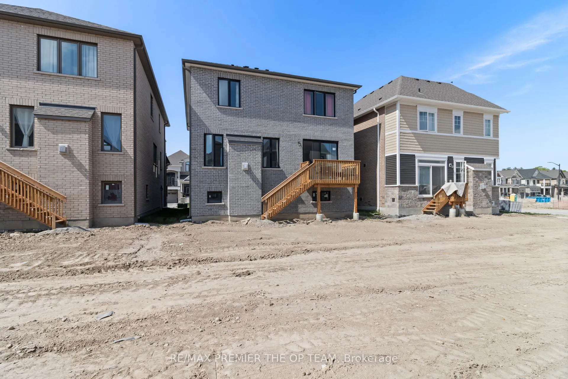 Photo 35 of 655 Newlove Street, Innisfil, Rural Innisfil — HOMEH