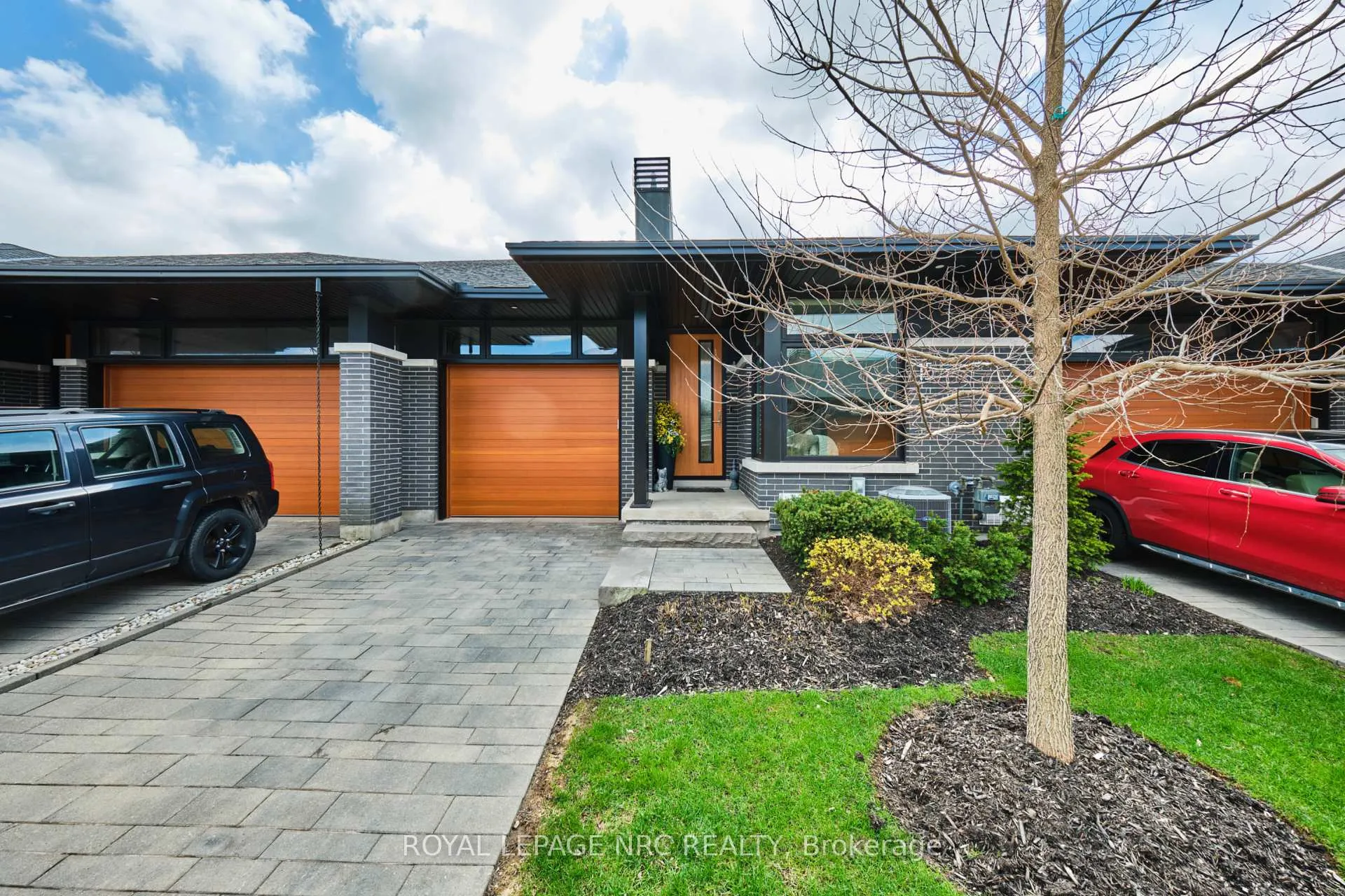 Front of 15 Taliesin Trail