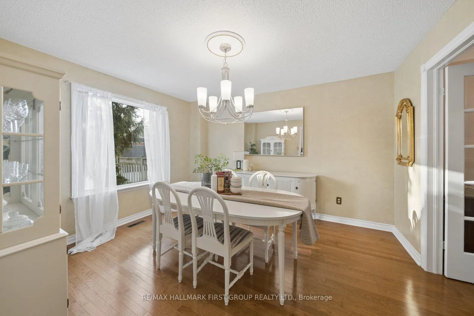Photo 5 of 1674 Heathside Crescent, Pickering, Liverpool — HOMEH