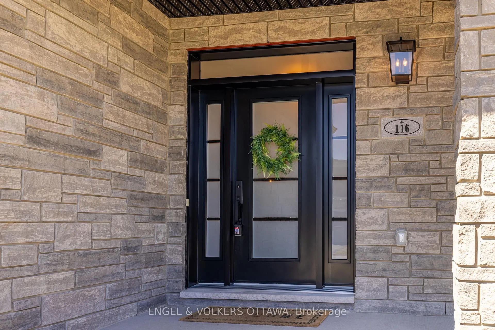 Photo 3 of 116 Mac Beattie Drive, Arnprior — HOMEH
