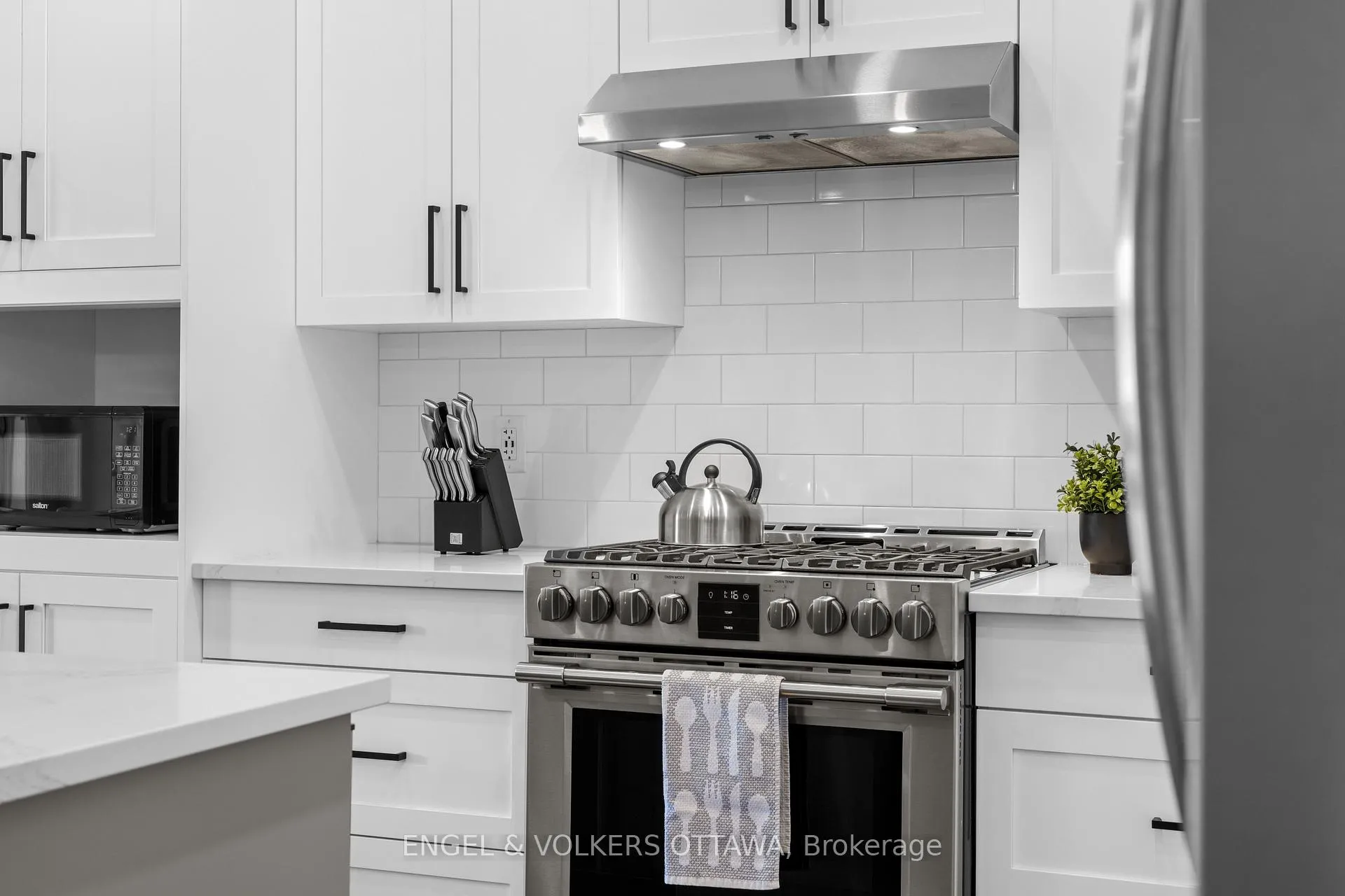 Photo 19 of 116 Mac Beattie Drive, Arnprior — HOMEH
