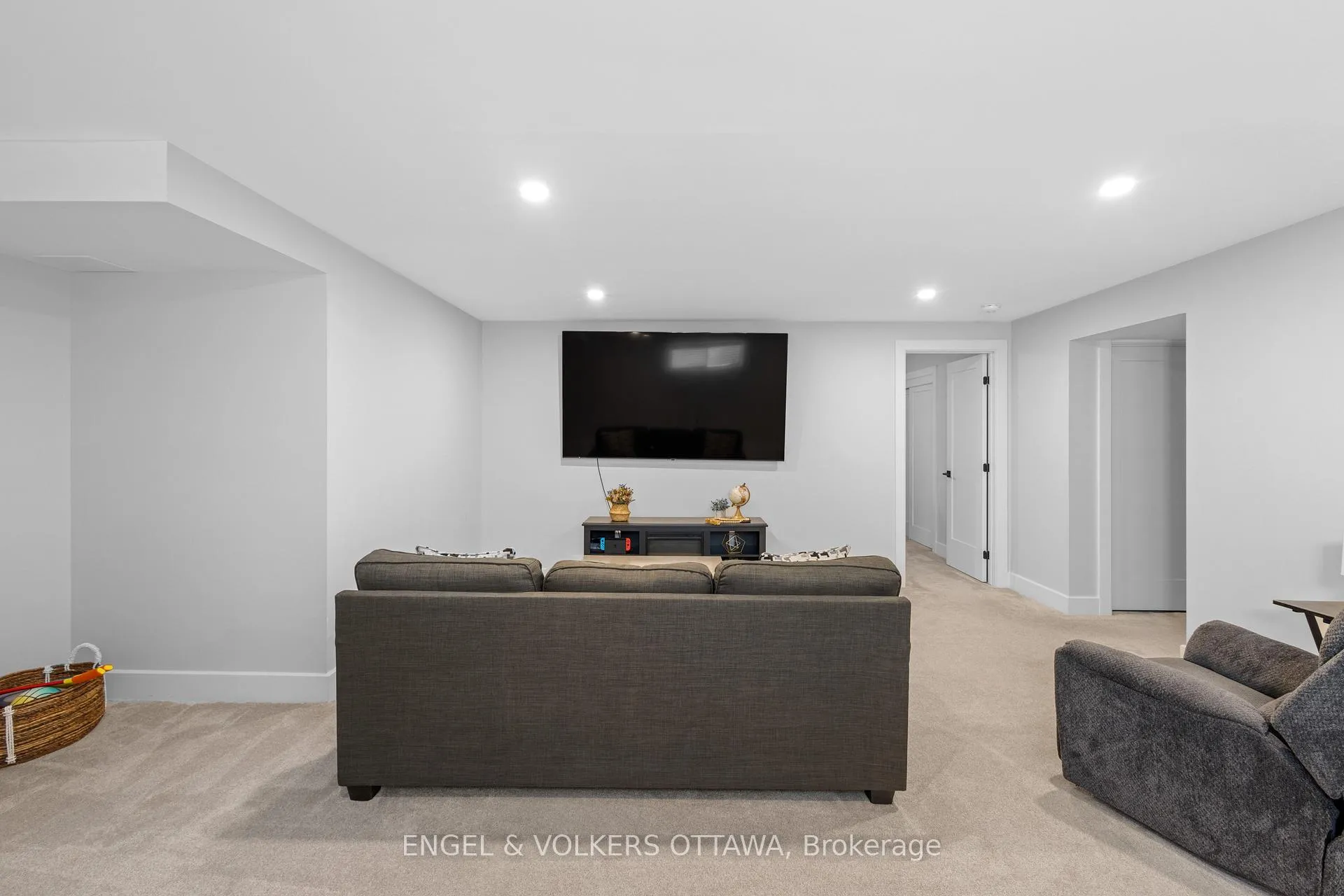 Photo 34 of 116 Mac Beattie Drive, Arnprior — HOMEH