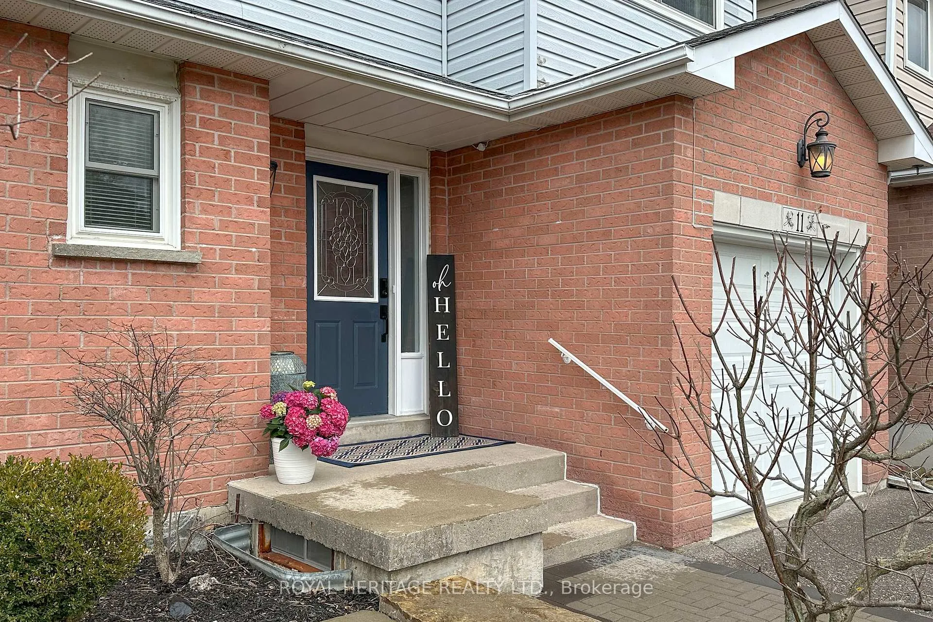 Photo 2 of 11 Glanville Crescent, Clarington, Bowmanville — HOMEH