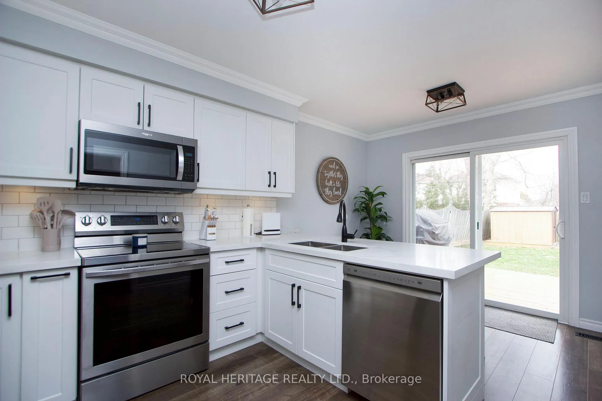 Photo 16 of 11 Glanville Crescent, Clarington, Bowmanville — HOMEH
