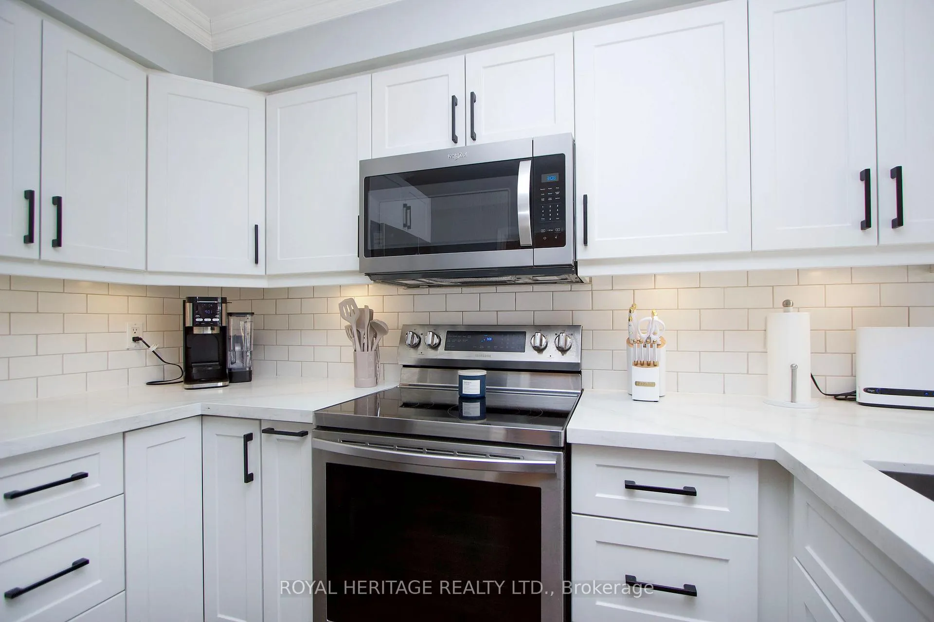 Photo 17 of 11 Glanville Crescent, Clarington, Bowmanville — HOMEH
