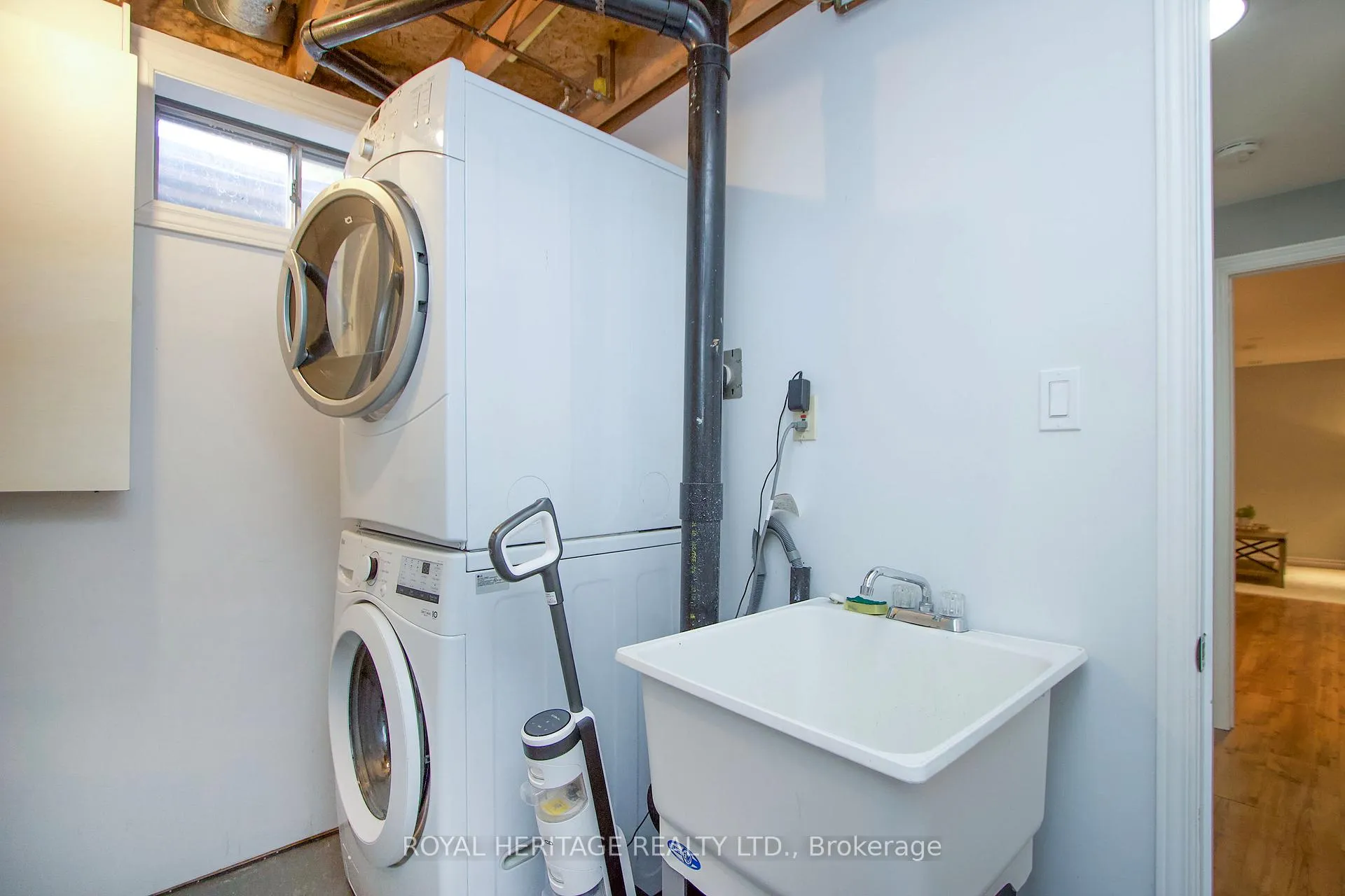 Photo 32 of 11 Glanville Crescent, Clarington, Bowmanville — HOMEH