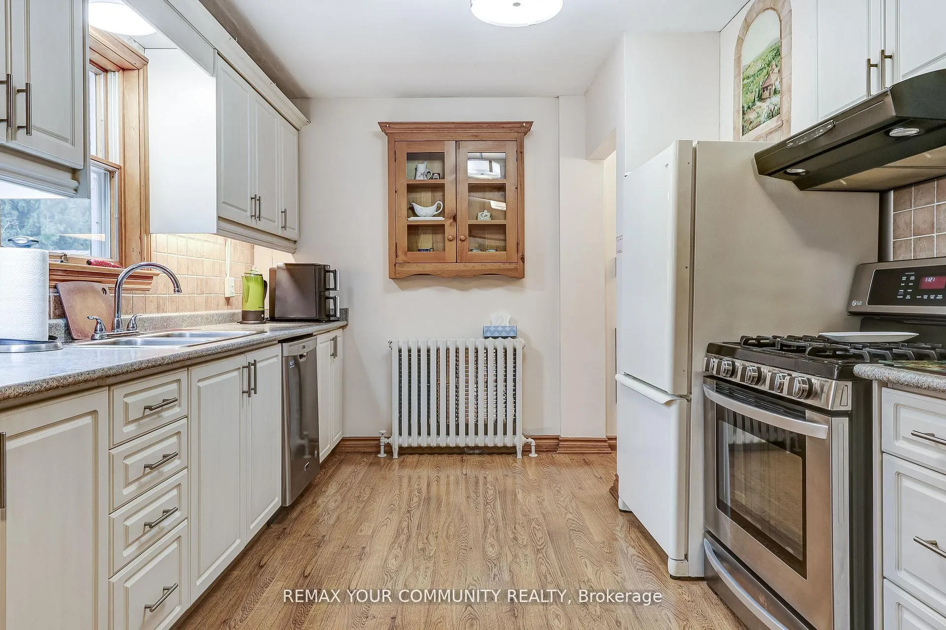 Photo 11 of 30 Dunning Avenue, Aurora, Aurora Village — HOMEH