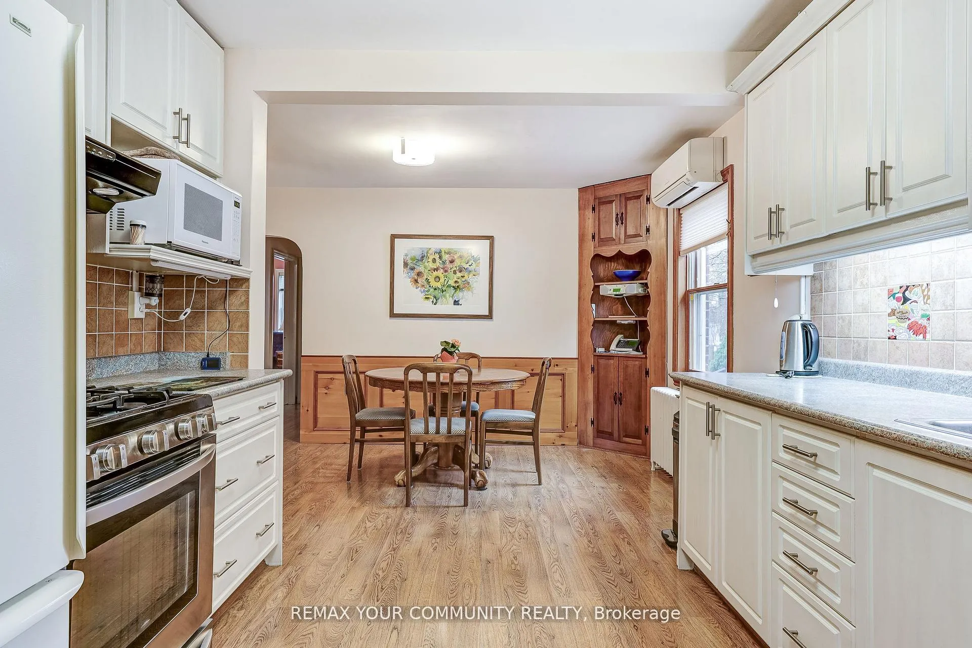 Photo 12 of 30 Dunning Avenue, Aurora, Aurora Village — HOMEH