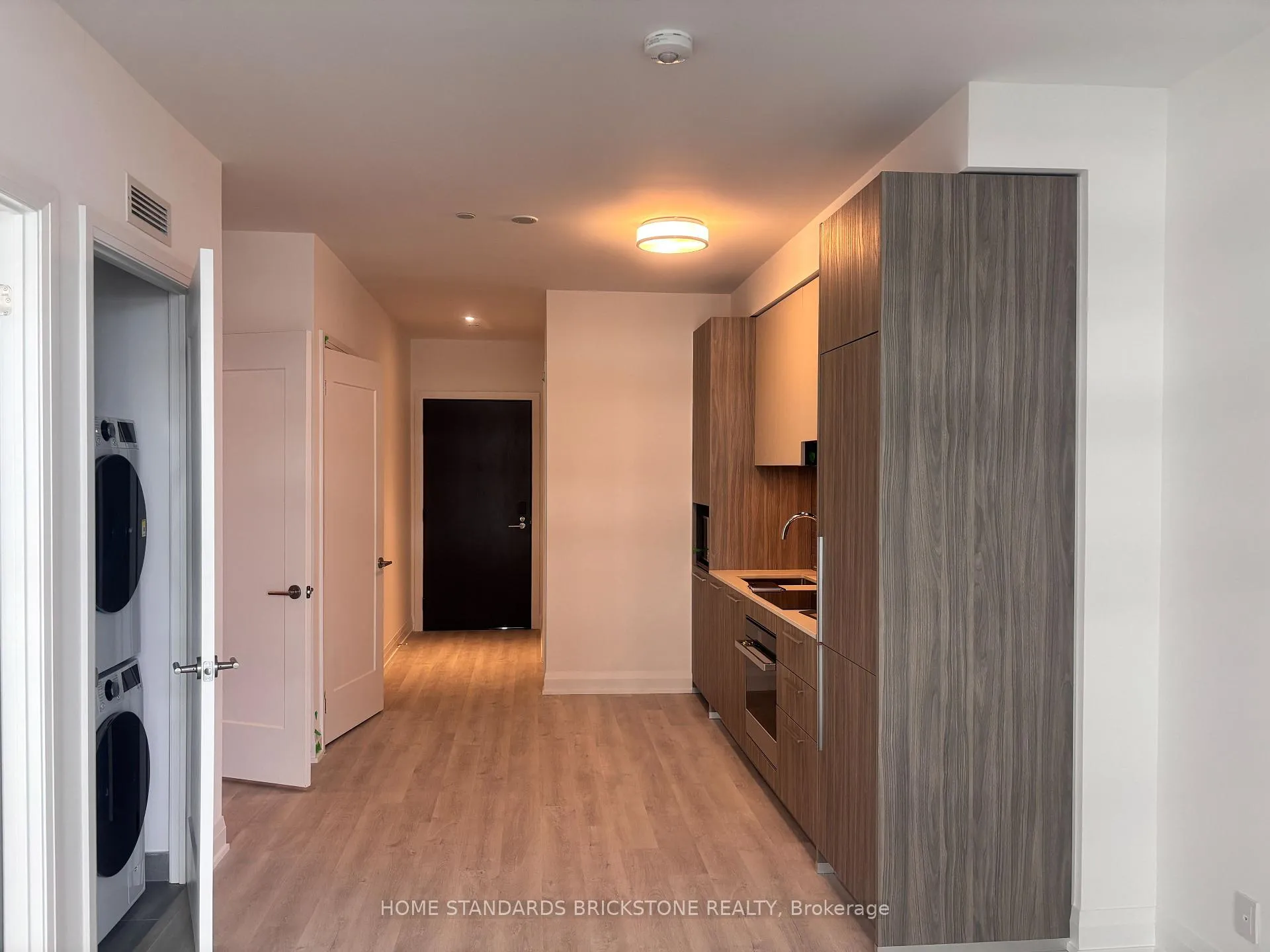 Photo 5 of Unit 3509, 65 Broadway Avenue, Toronto, Mount Pleasant West — HOMEH