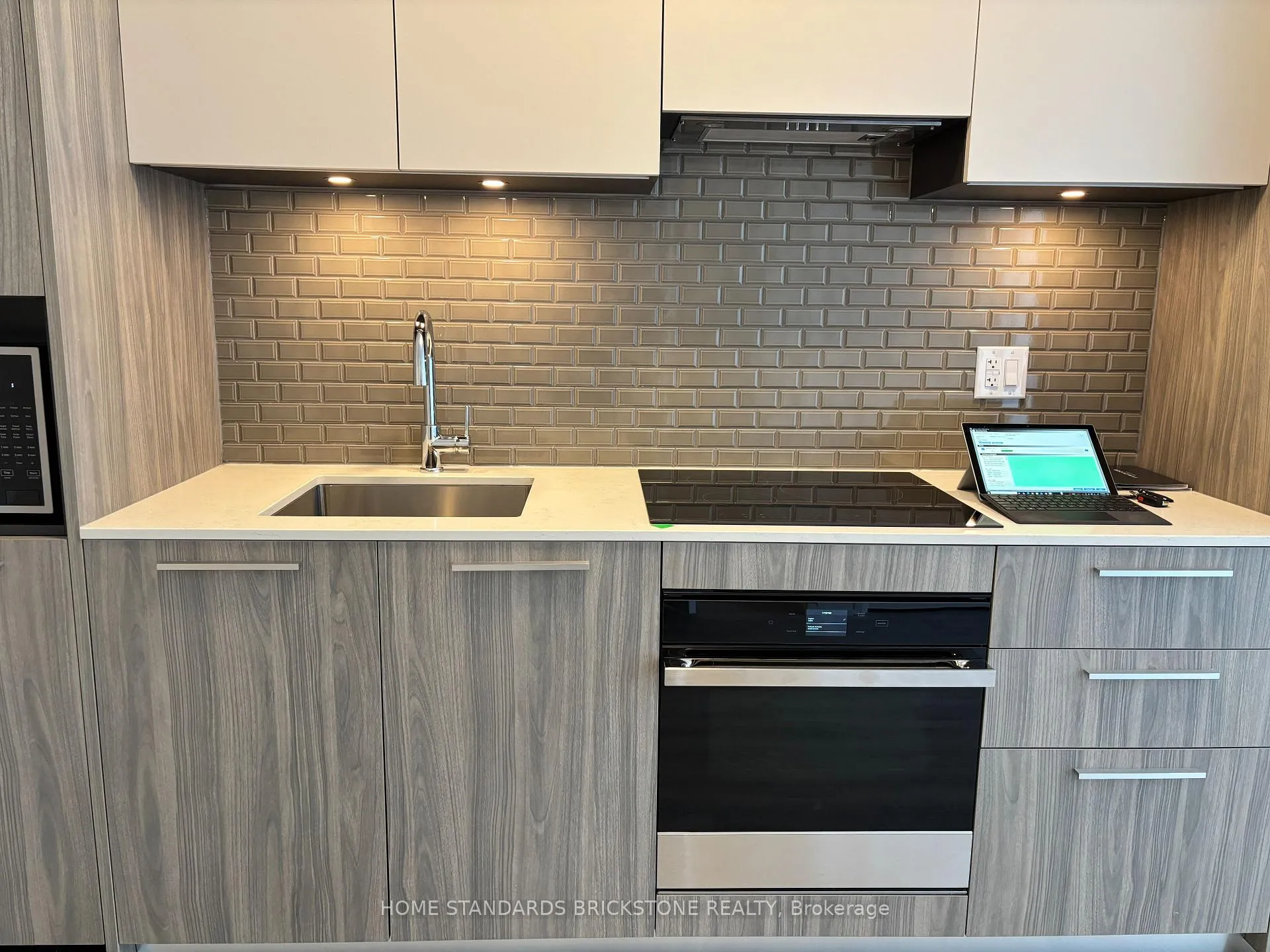Photo 9 of Unit 3509, 65 Broadway Avenue, Toronto, Mount Pleasant West — HOMEH