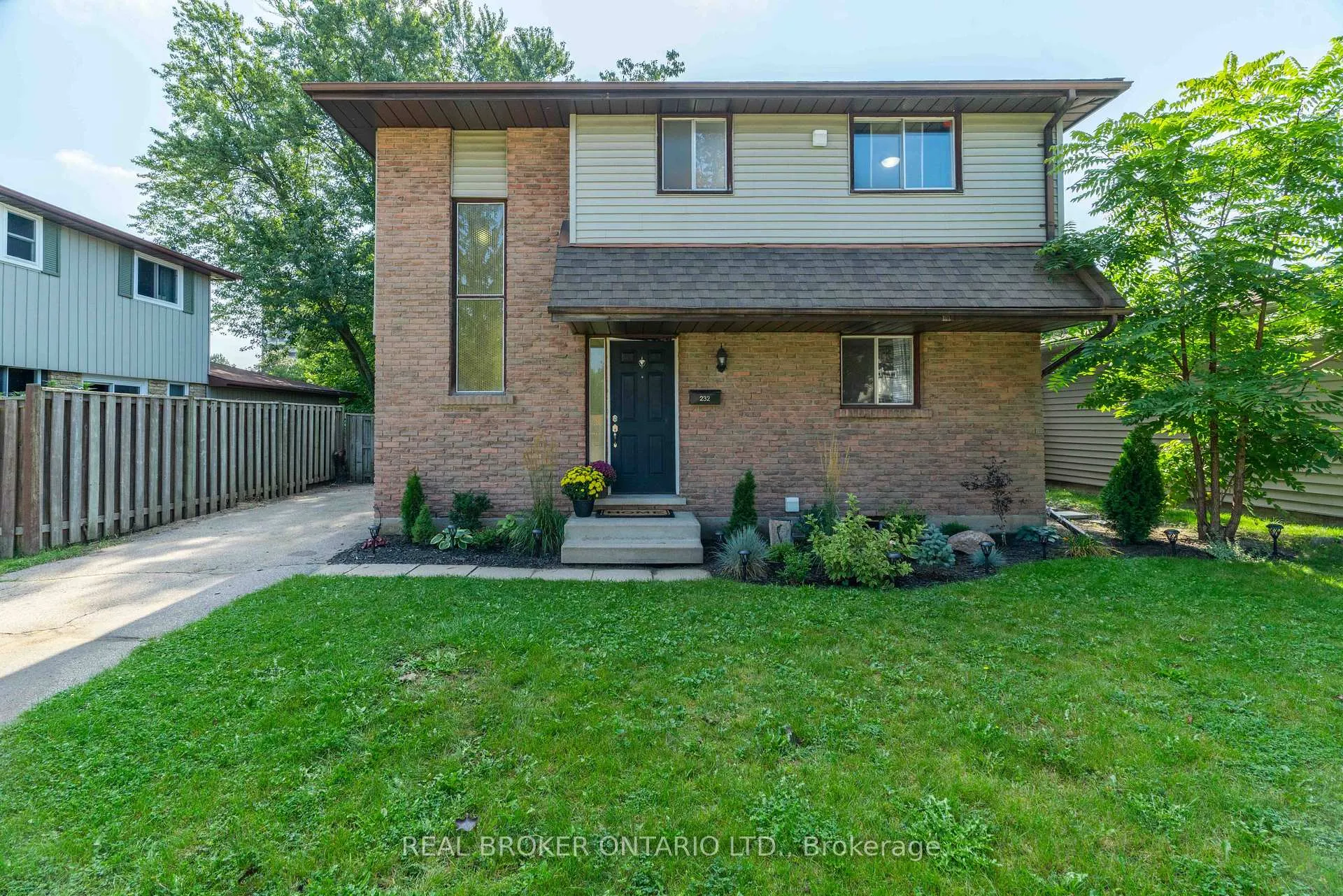 Photo 2 of 232 Cedarwoods Crescent, Kitchener — HOMEH