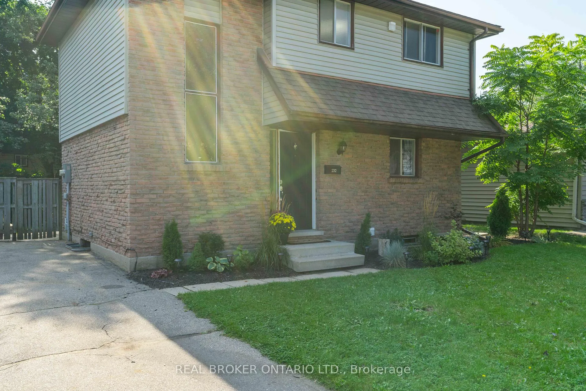Photo 6 of 232 Cedarwoods Crescent, Kitchener — HOMEH