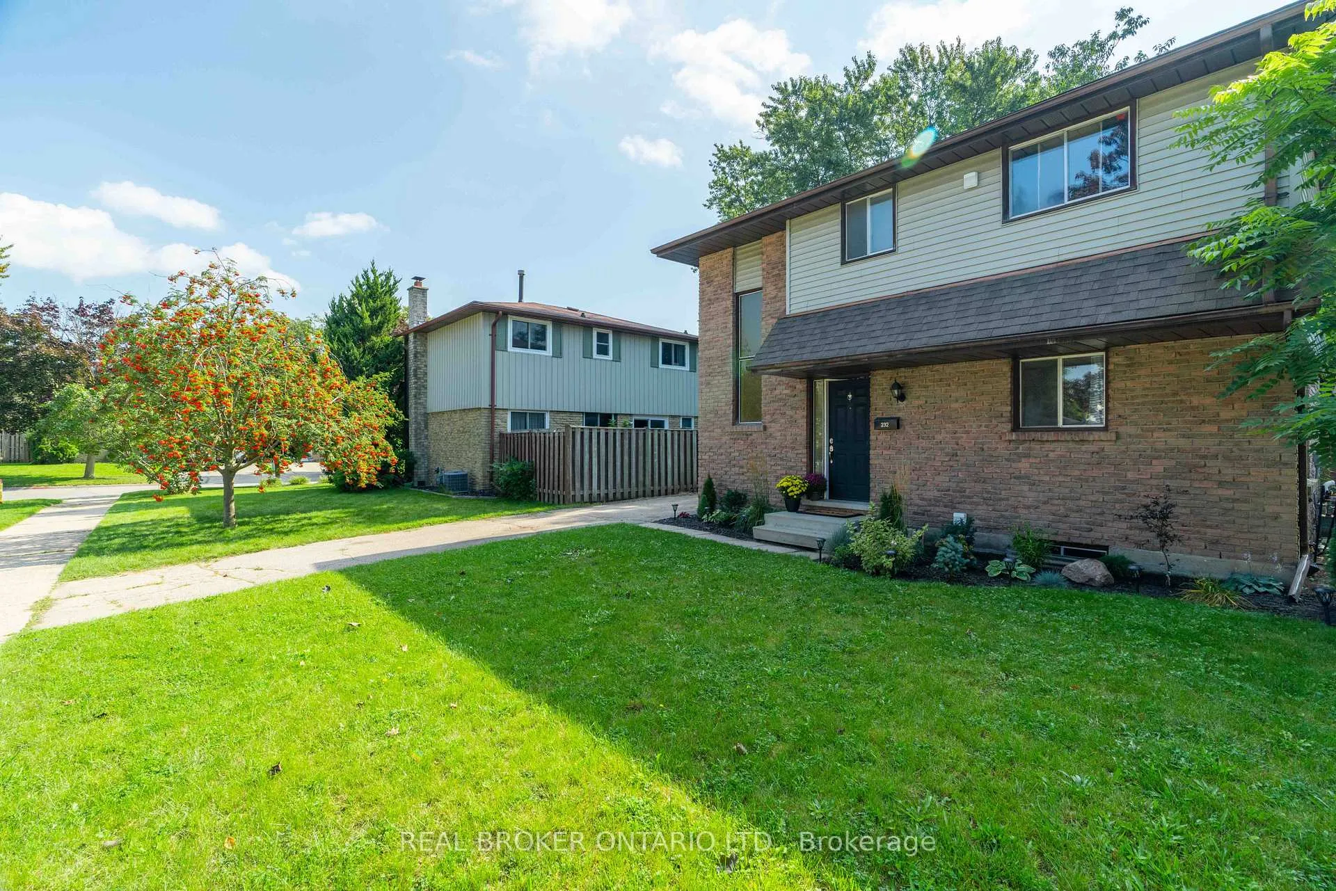 Photo 7 of 232 Cedarwoods Crescent, Kitchener — HOMEH