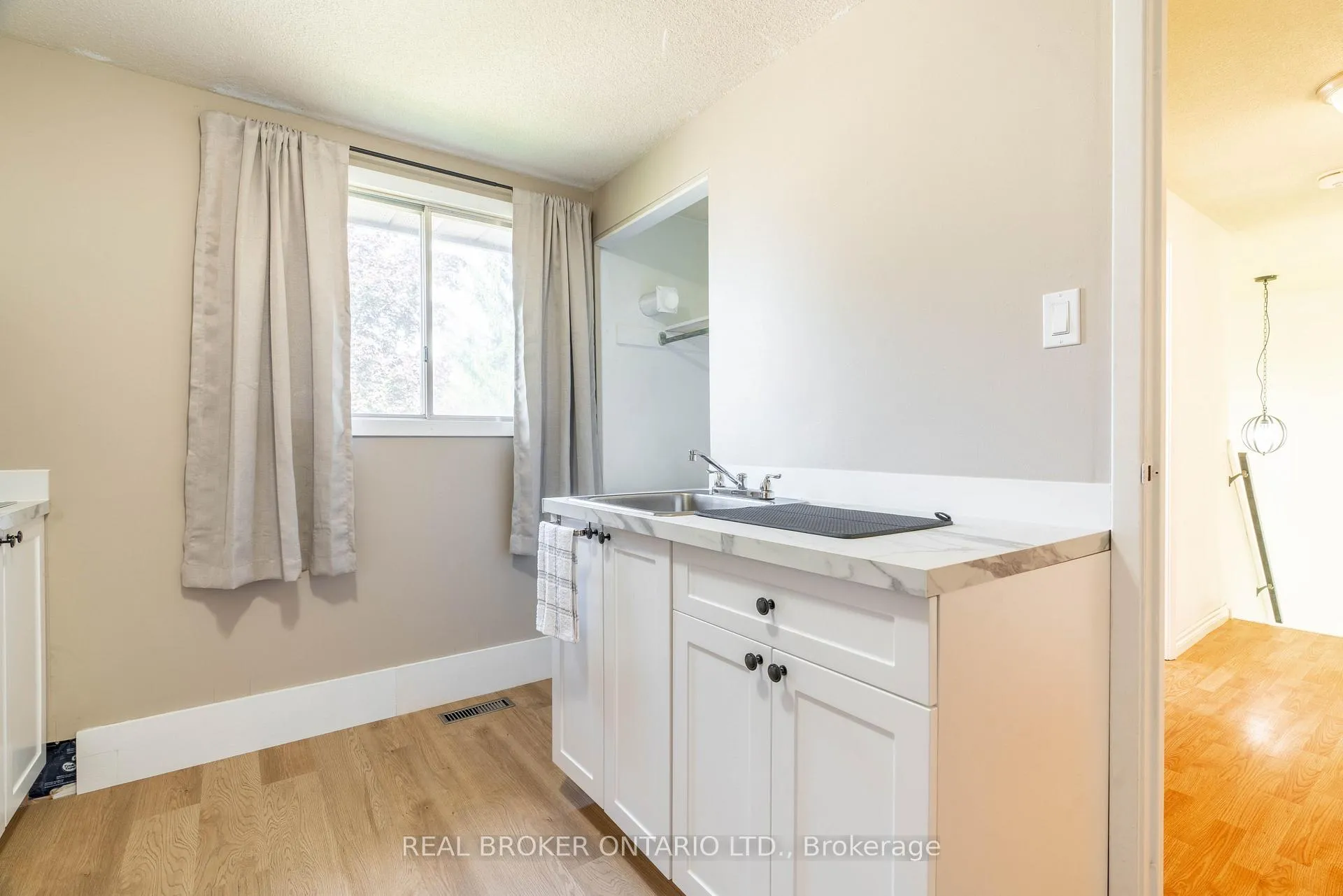 Photo 17 of 232 Cedarwoods Crescent, Kitchener — HOMEH