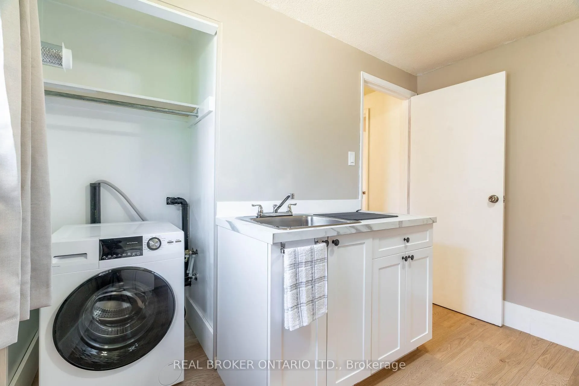 Photo 18 of 232 Cedarwoods Crescent, Kitchener — HOMEH