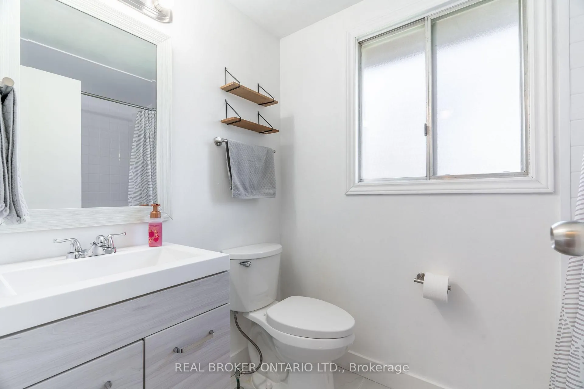 Photo 20 of 232 Cedarwoods Crescent, Kitchener — HOMEH