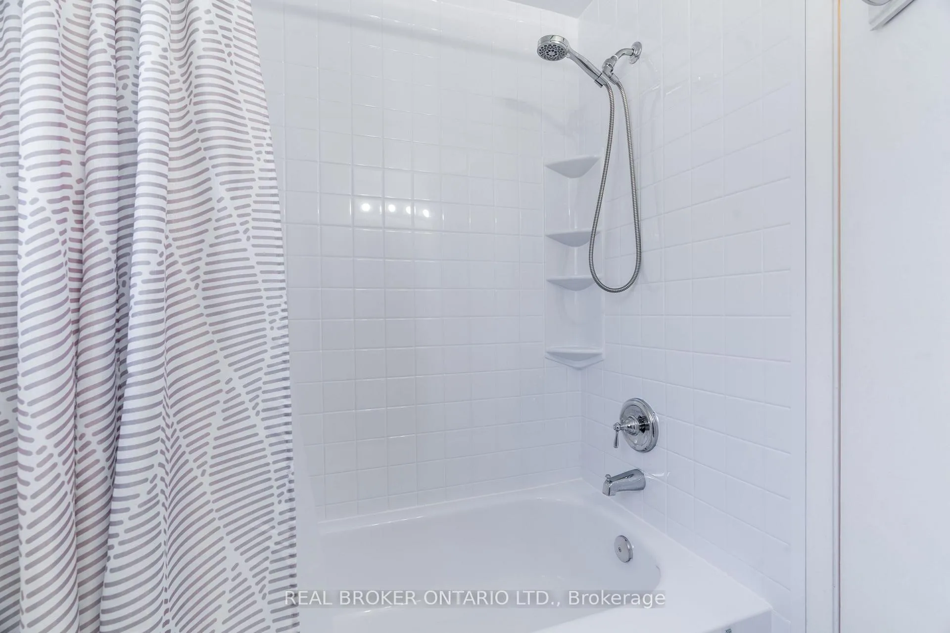 Photo 21 of 232 Cedarwoods Crescent, Kitchener — HOMEH