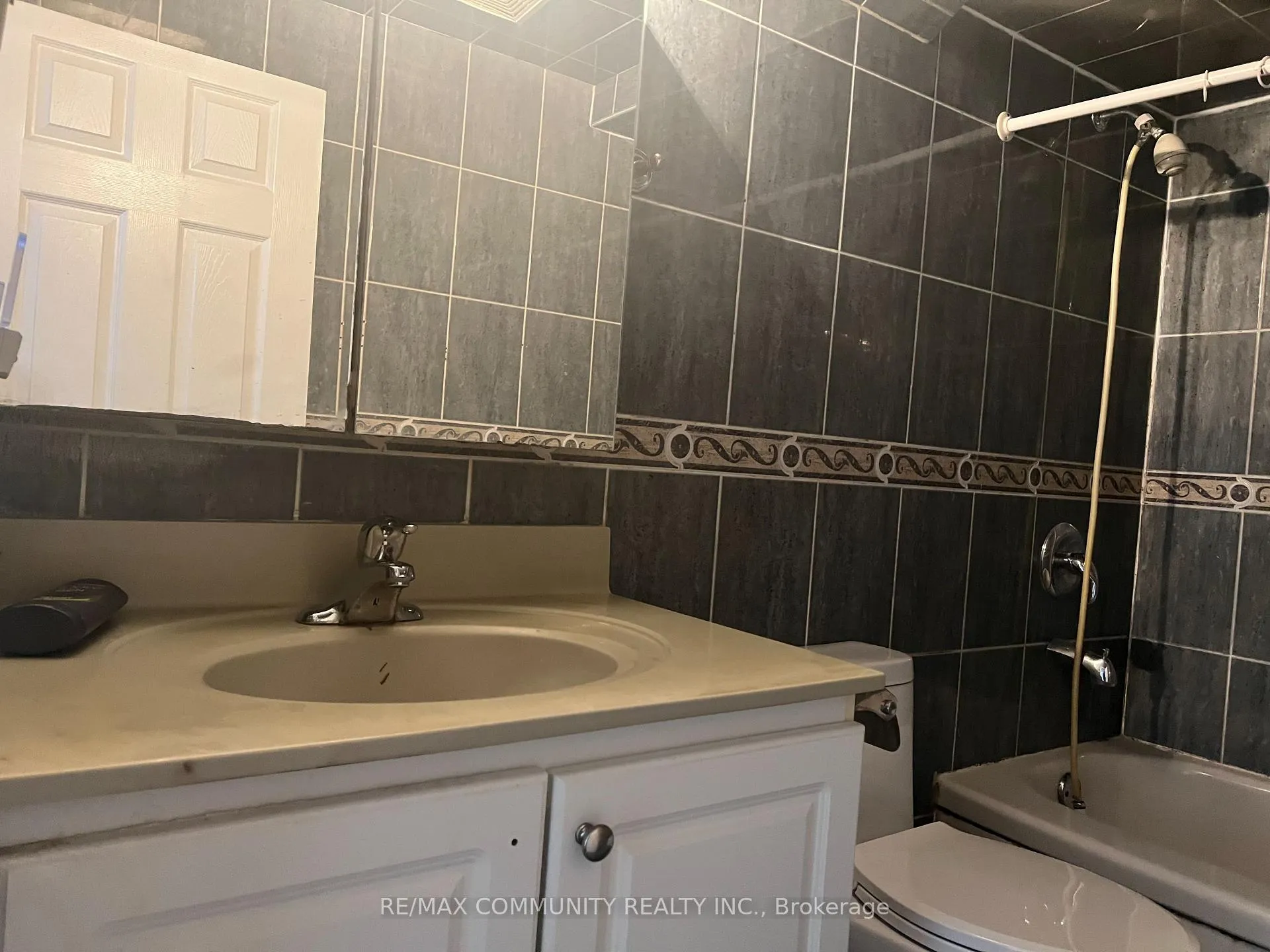 Photo 3 of 177 Sedgemount Drive, Scarborough, Woburn — HOMEH