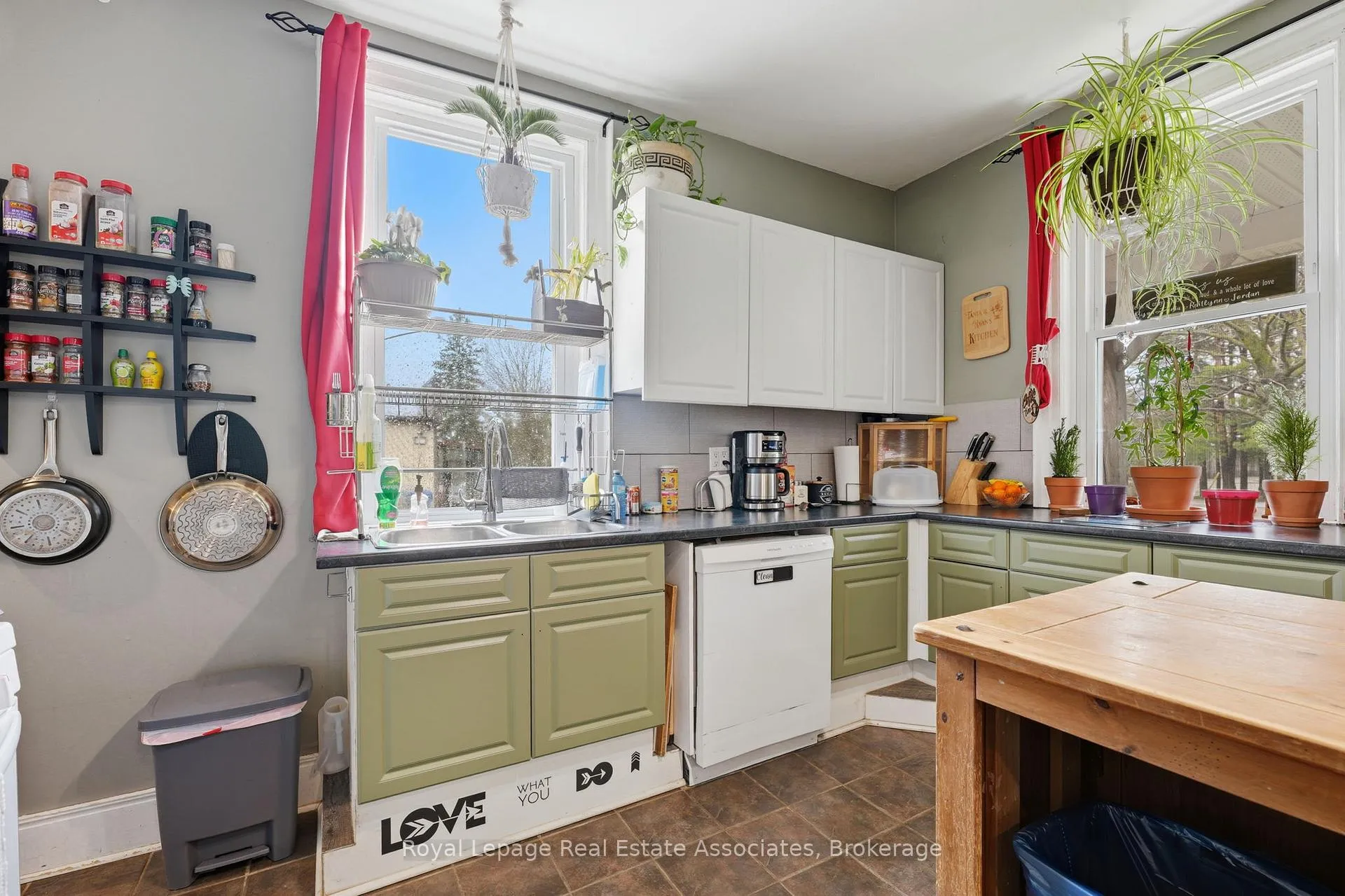 Photo 9 of 557 Main Street E, Southgate — HOMEH